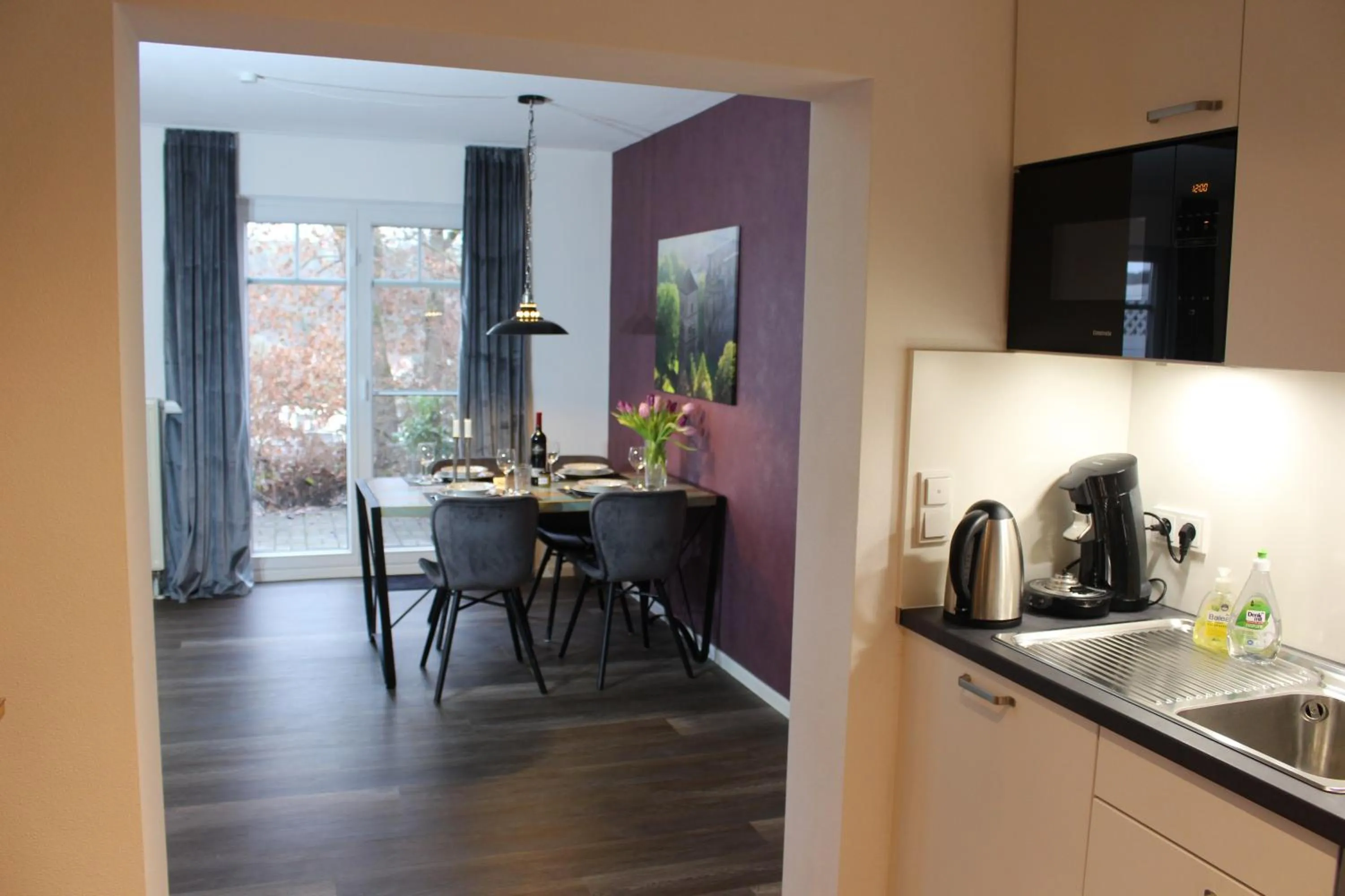 Apartment am Frauenberg - ruhige Lage - Terrasse - Blick ins Tal - Carport mit Wallbox - Self-Check-in - schnelles WLAN