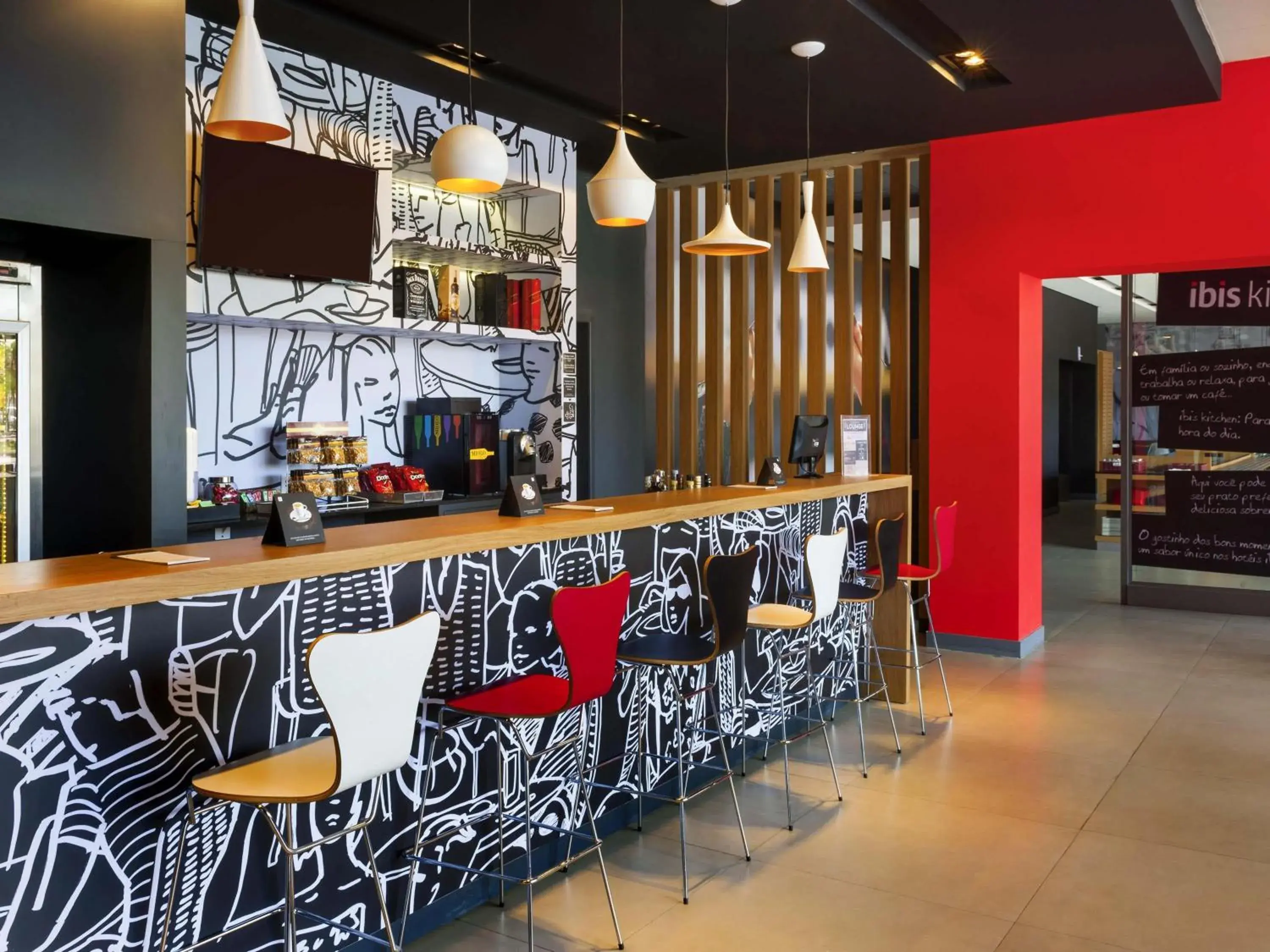 Lounge or bar in ibis Navegantes Itajai Lounge or bar in ibis Navegantes Itajai