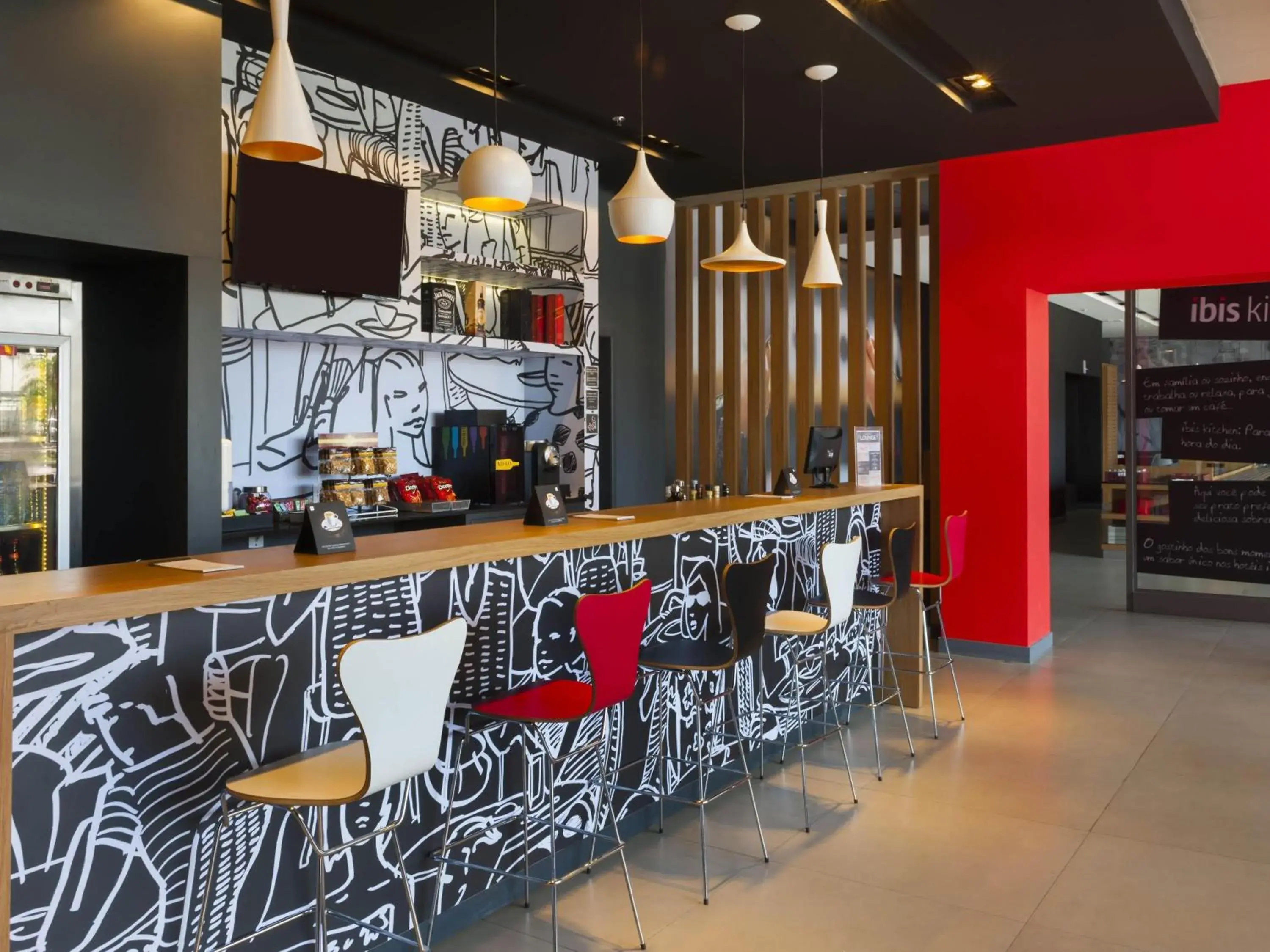 Lounge or bar in ibis Navegantes Itajai Lounge or bar in ibis Navegantes Itajai