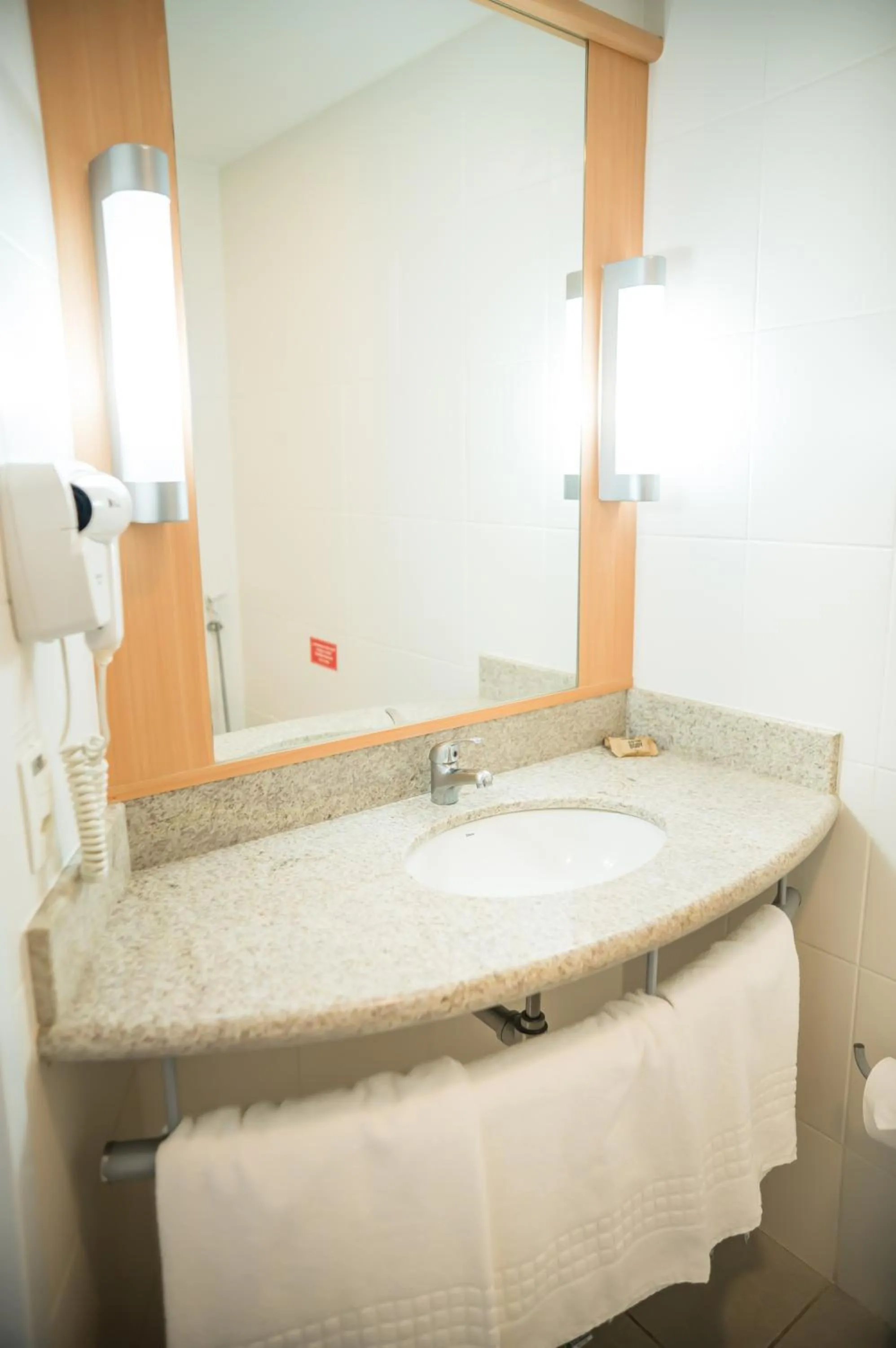 Bathroom in ibis Itu Plaza Shopping