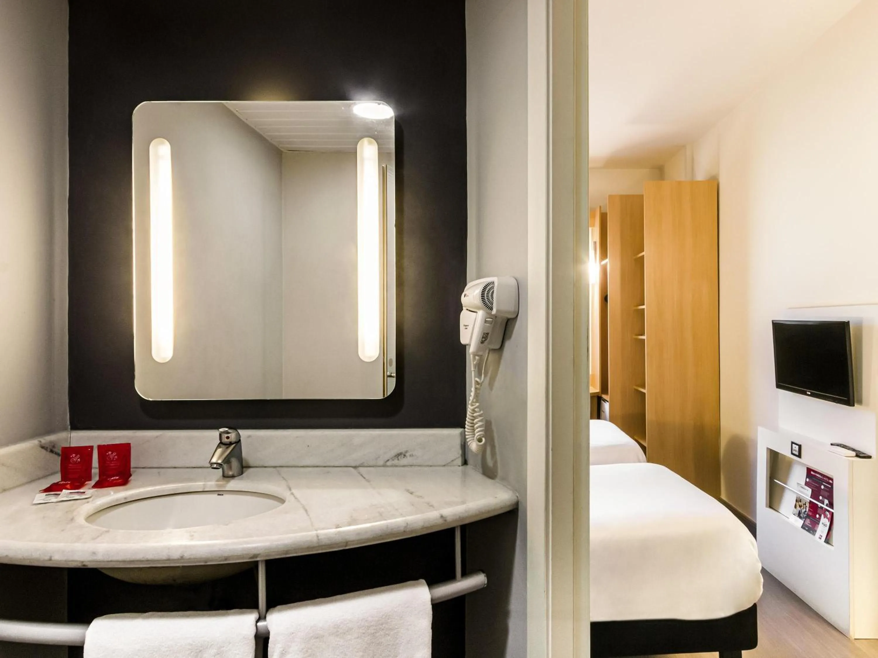 Bedroom, Bed in ibis Uberaba