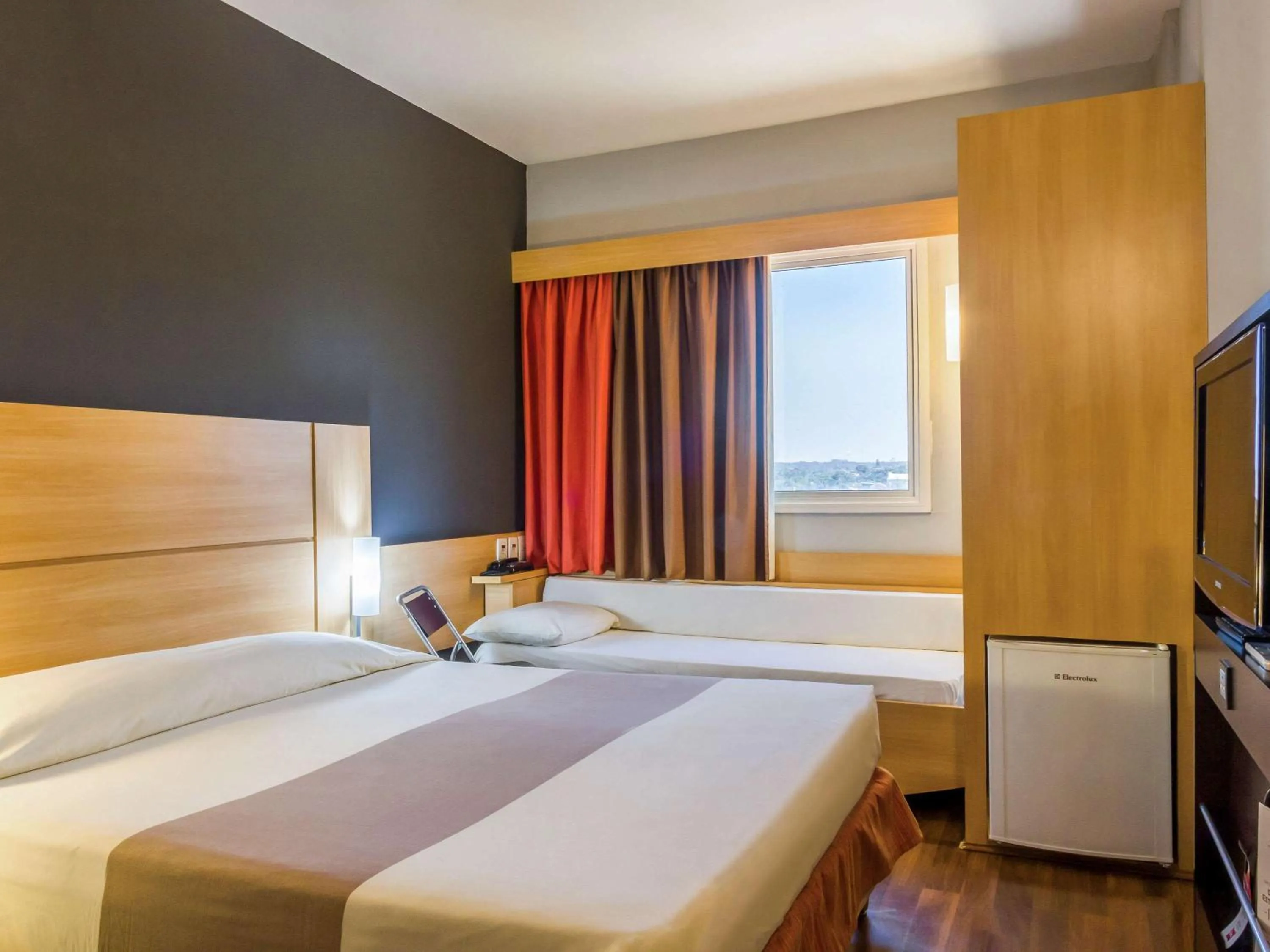 Photo of the whole room, Bed in ibis Jaboticabal