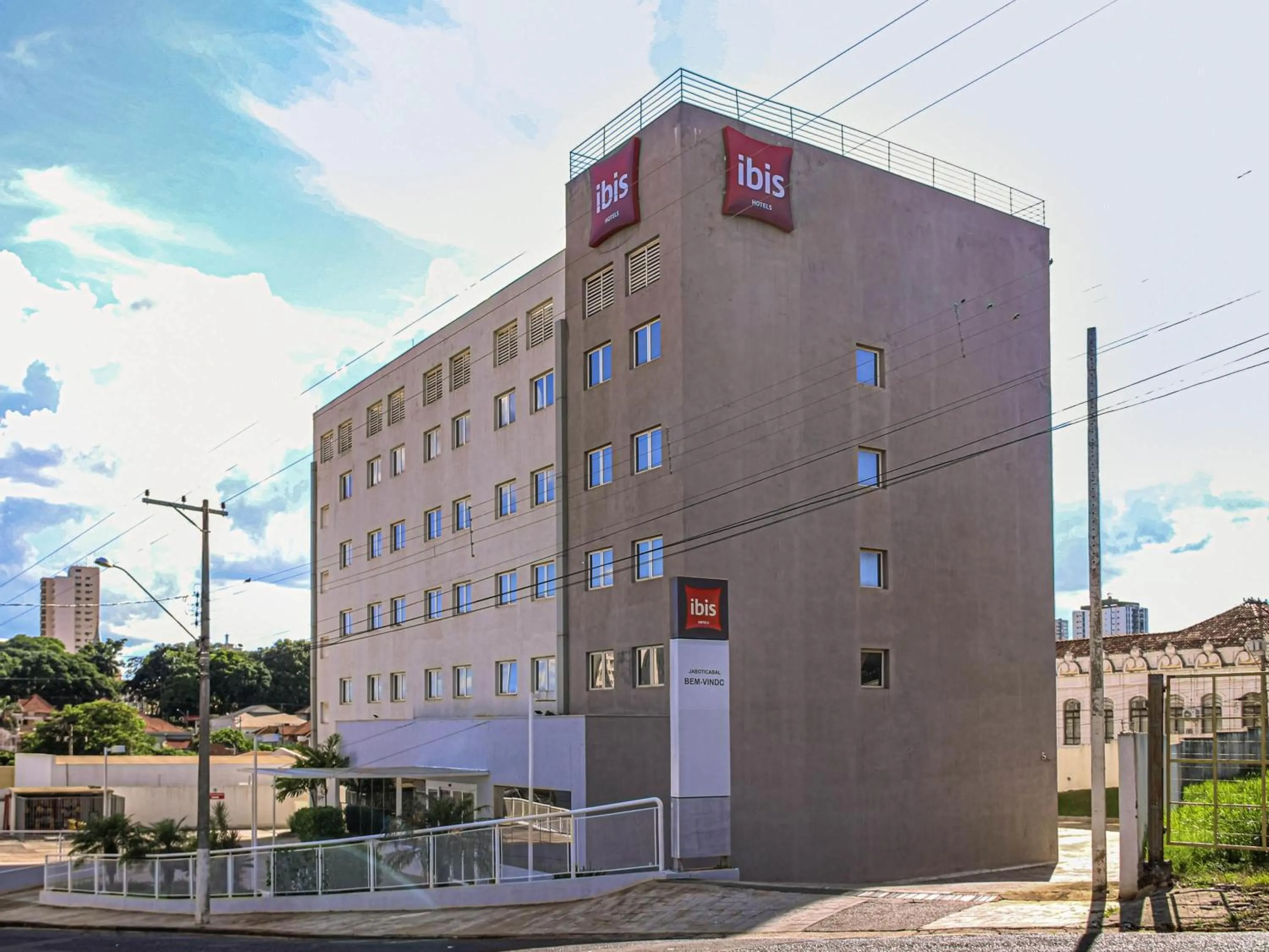 Property building in ibis Jaboticabal