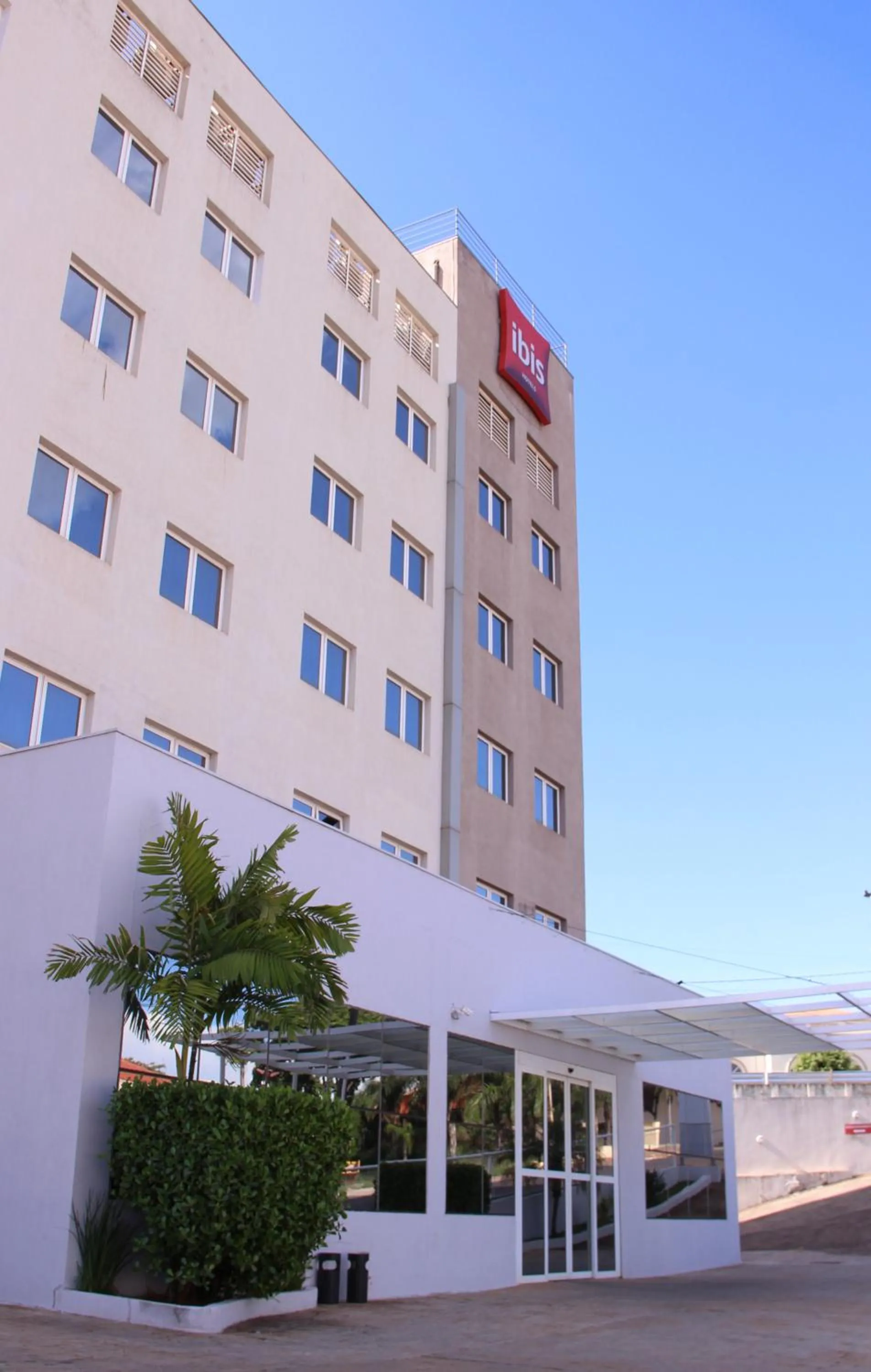 Property building in ibis Jaboticabal