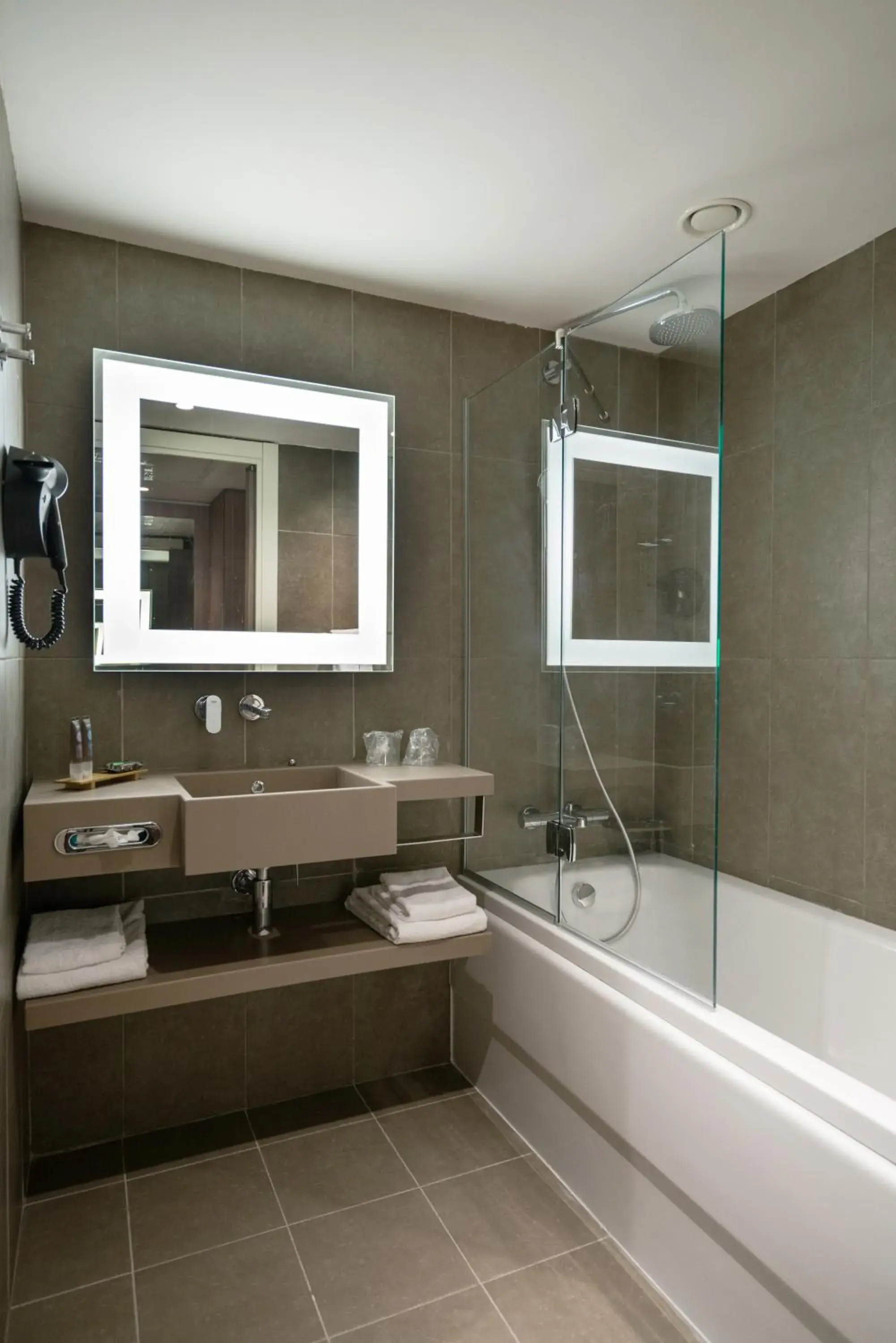 Superior Queen Room with Sofa Bed in Novotel Setif Superior Queen Room with Sofa Bed in Novotel Setif