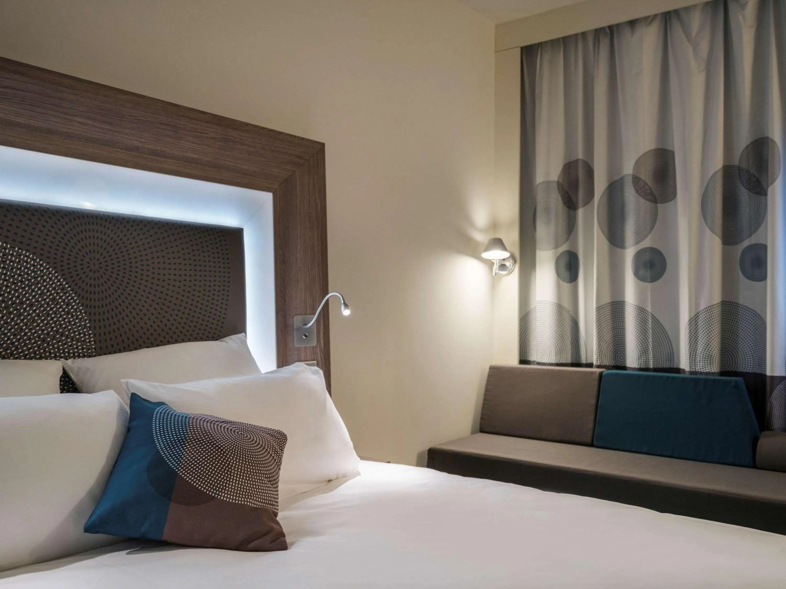 Photo of the whole room, Bed in Novotel Setif