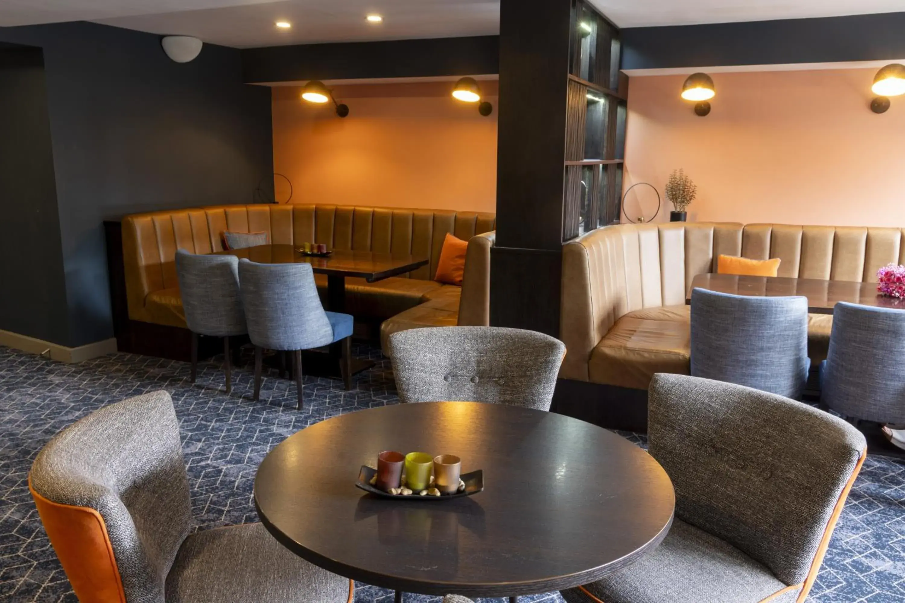 Lounge or bar in Garner Hotel Nottingham City Centre by IHG Lounge or bar in Garner Hotel Nottingham City Centre by IHG