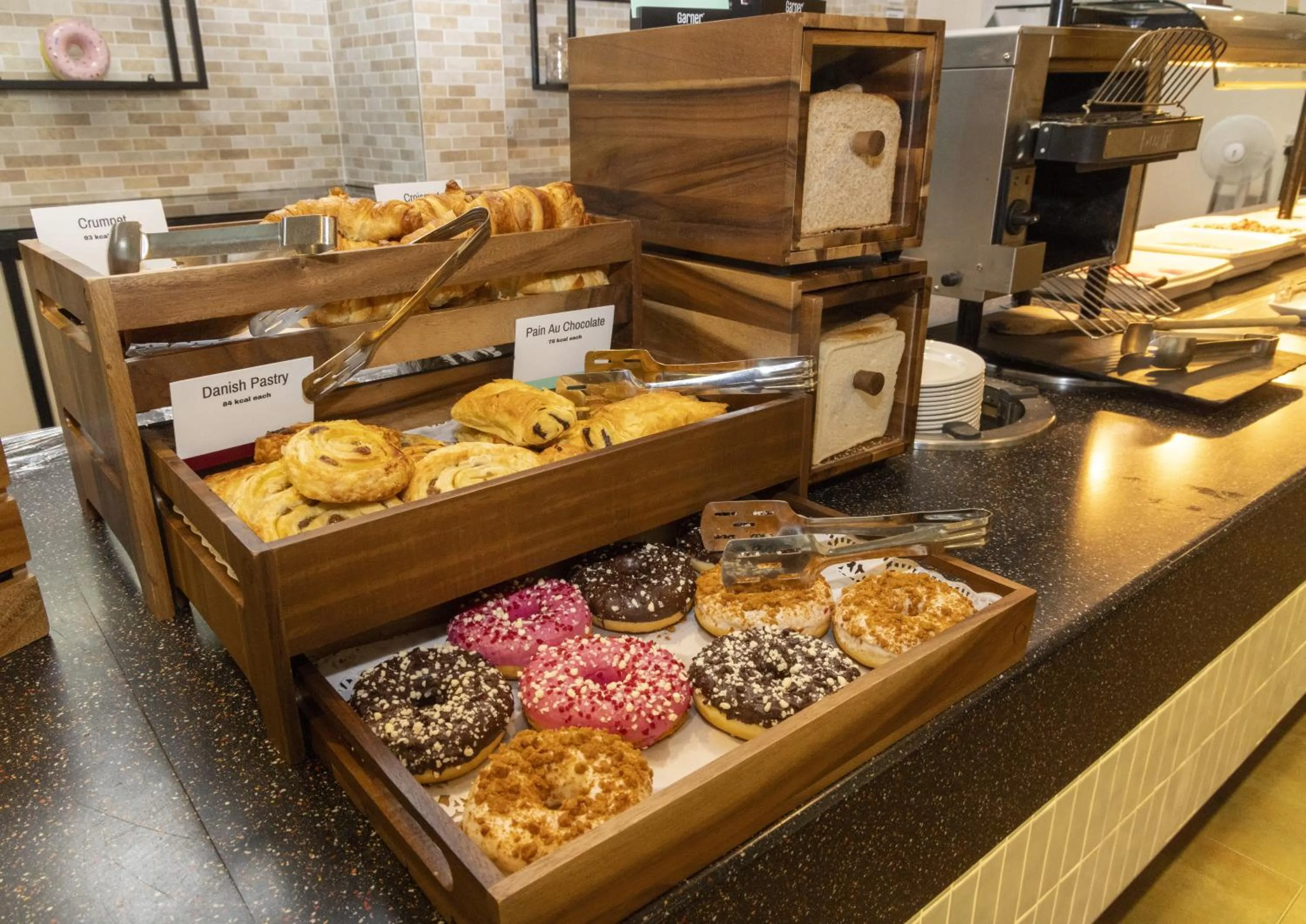 Breakfast in Garner Hotel Nottingham City Centre by IHG