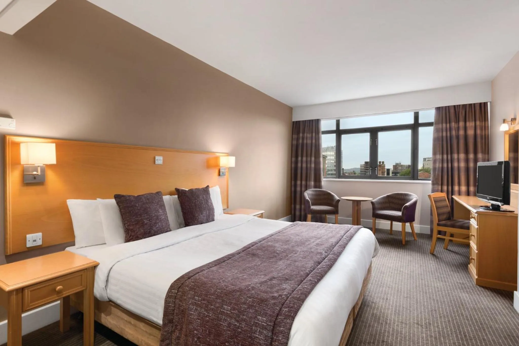 Photo of the whole room, Bed in Garner Hotel Nottingham City Centre by IHG