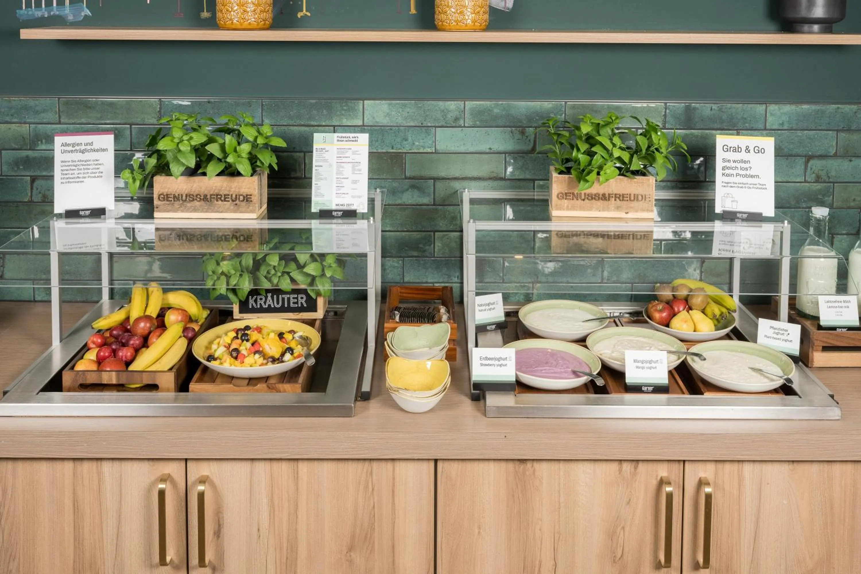 Restaurant/places to eat in Garner Hotel Nottingham City Centre by IHG