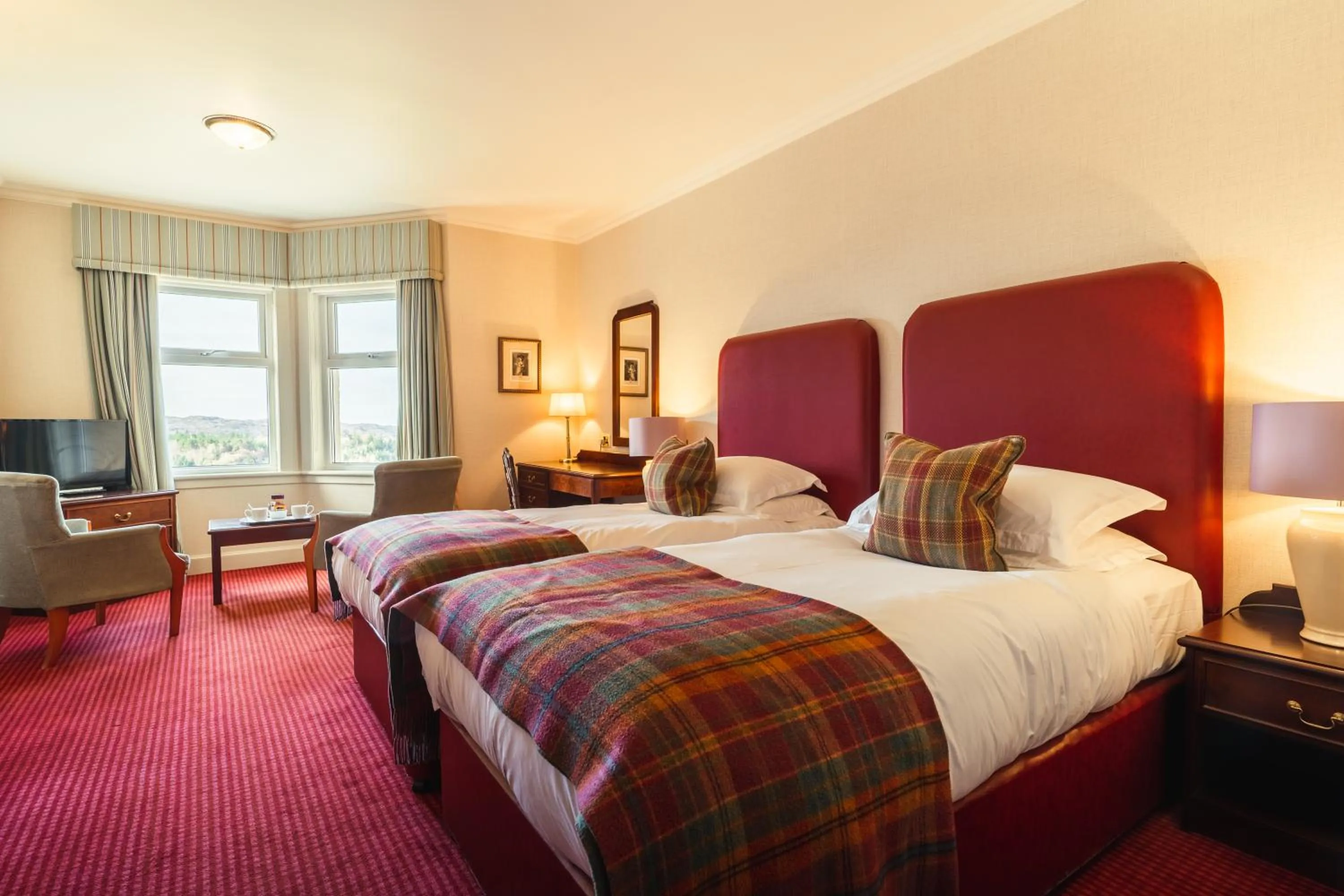 Photo of the whole room, Bed in Inver Lodge