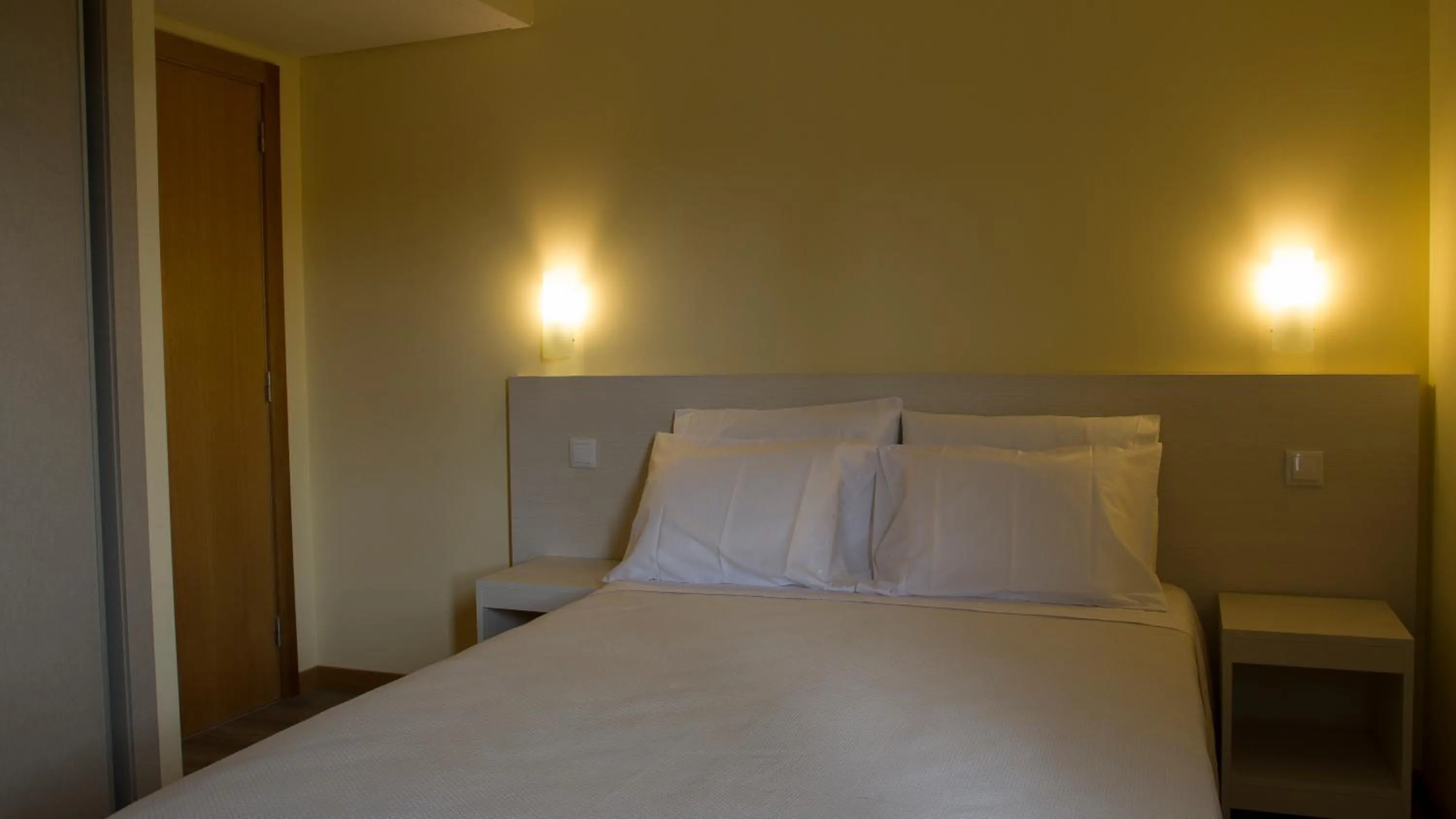 Bed in Ardínia the Legend