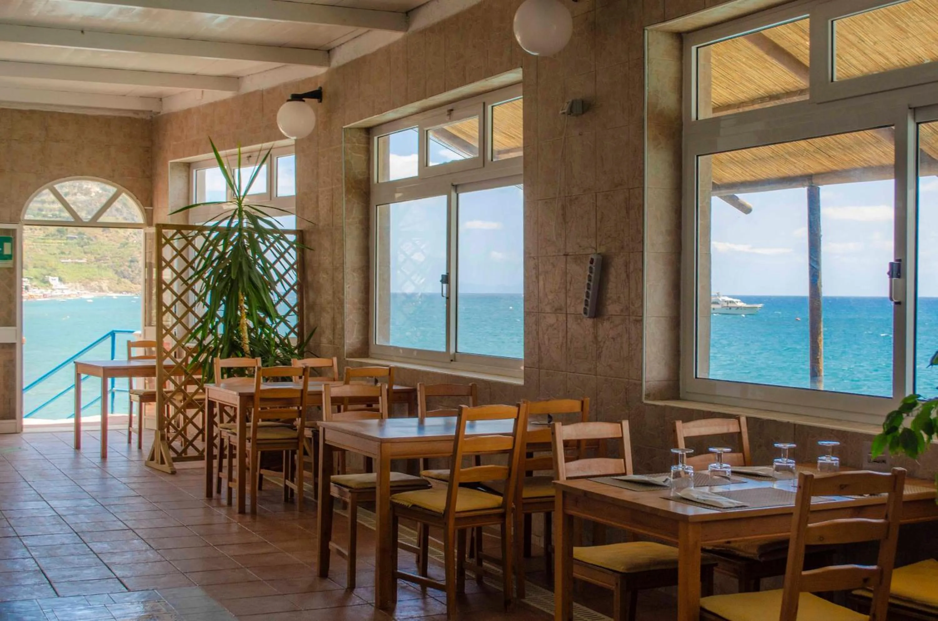 Restaurant/places to eat in Hotel Angelino