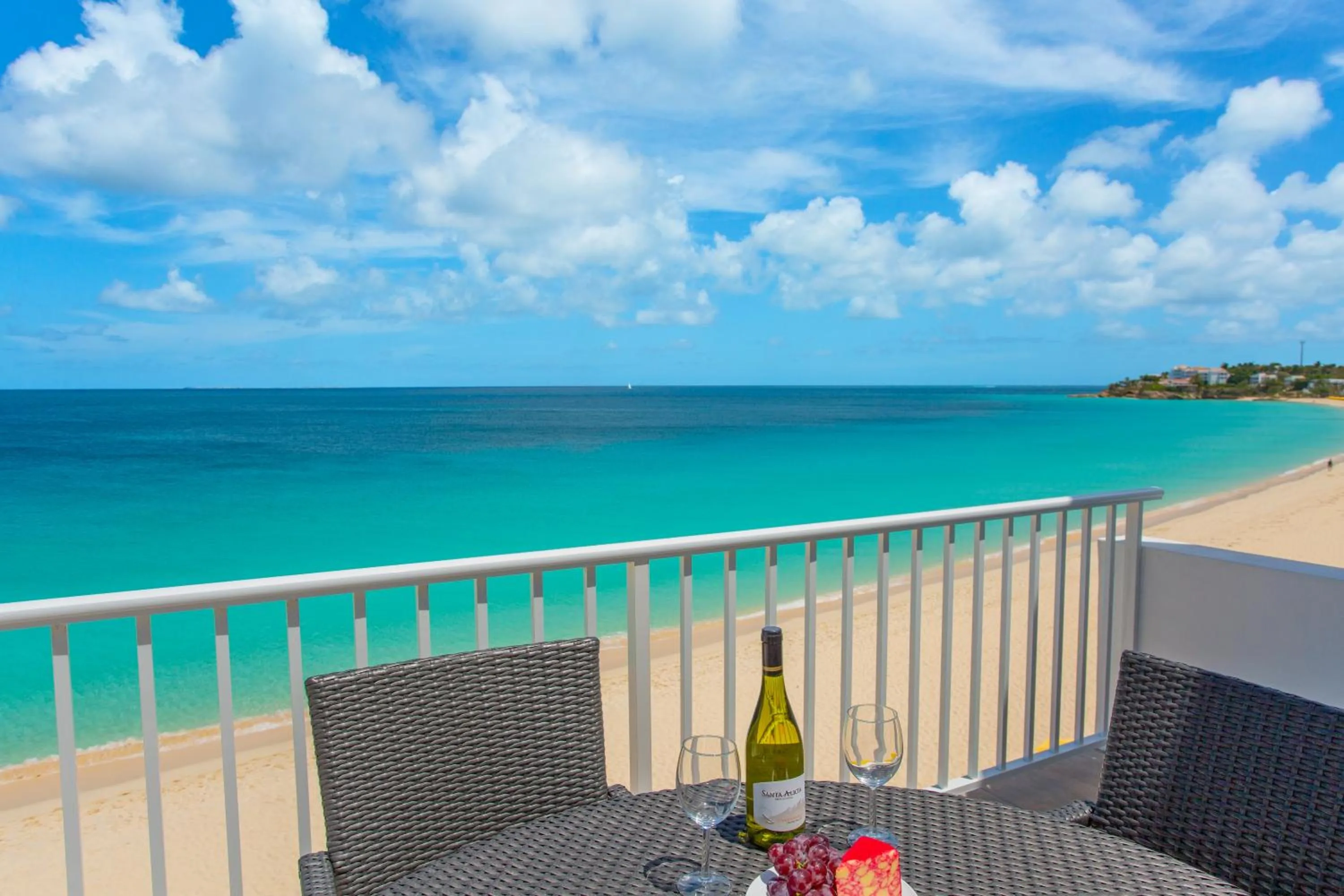 Balcony/Terrace in Turtle's Nest Beach Resort