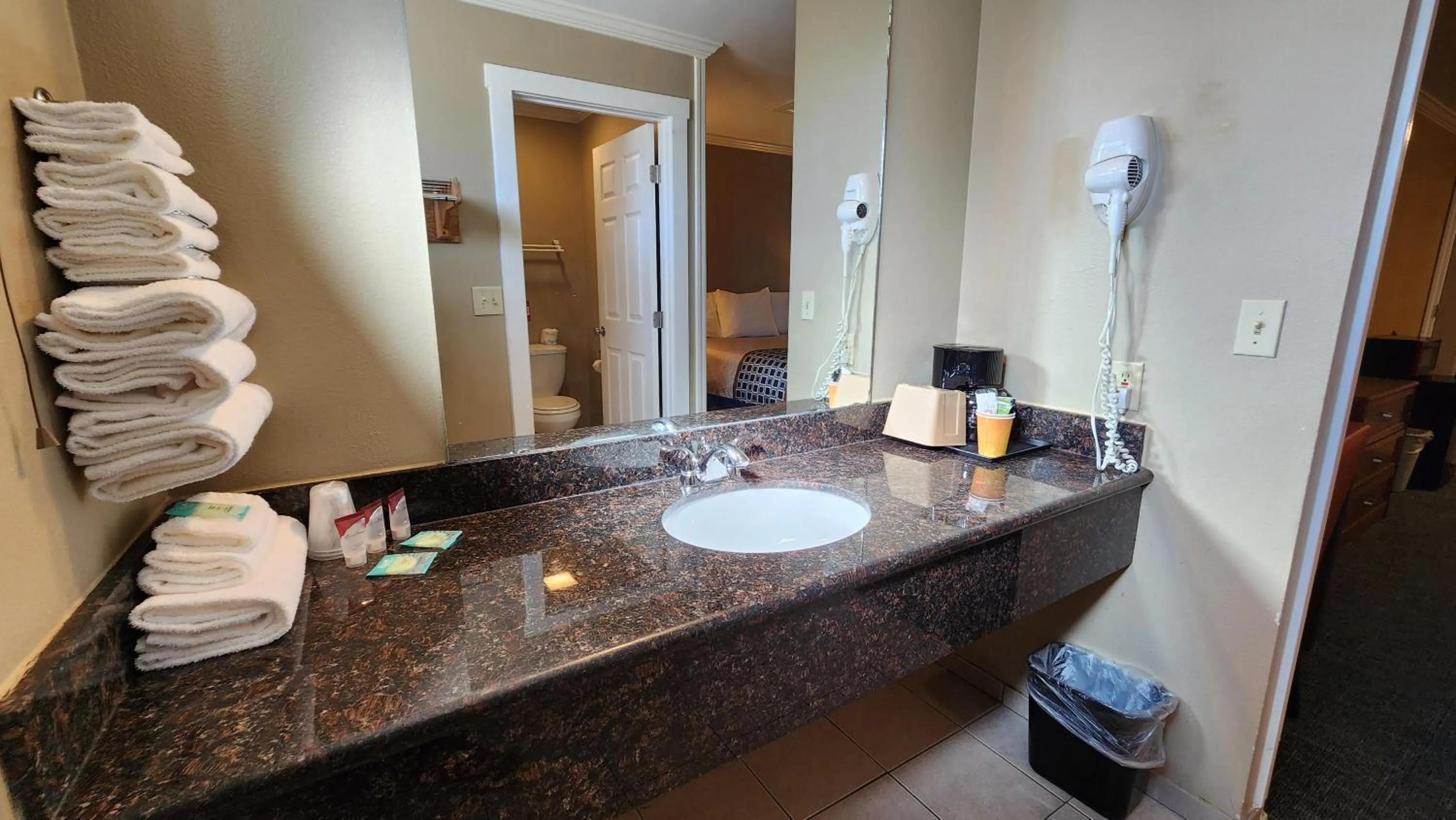 Bathroom in Welcome Everett Inn