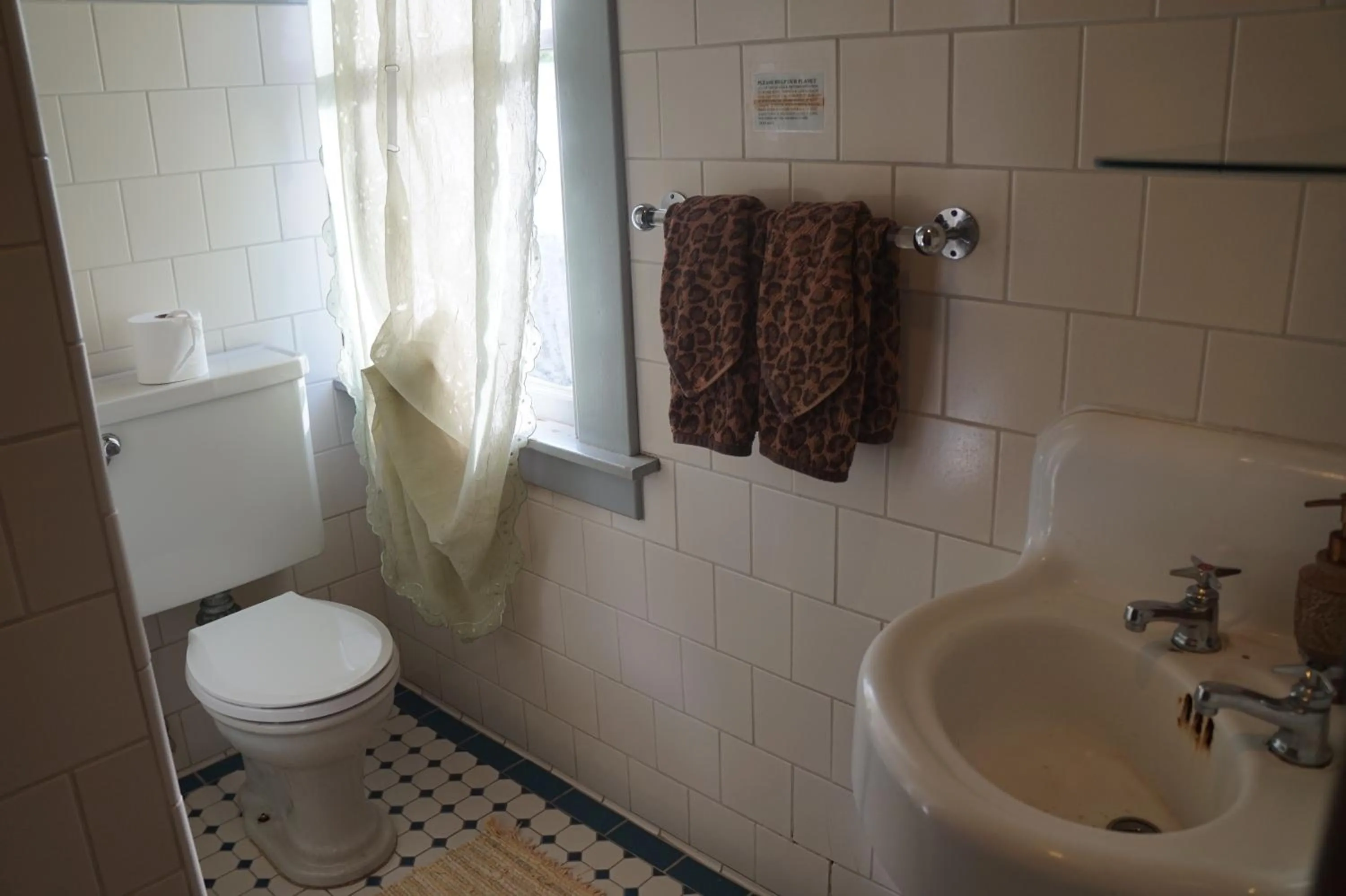 Bathroom in Manoa Valley Inn