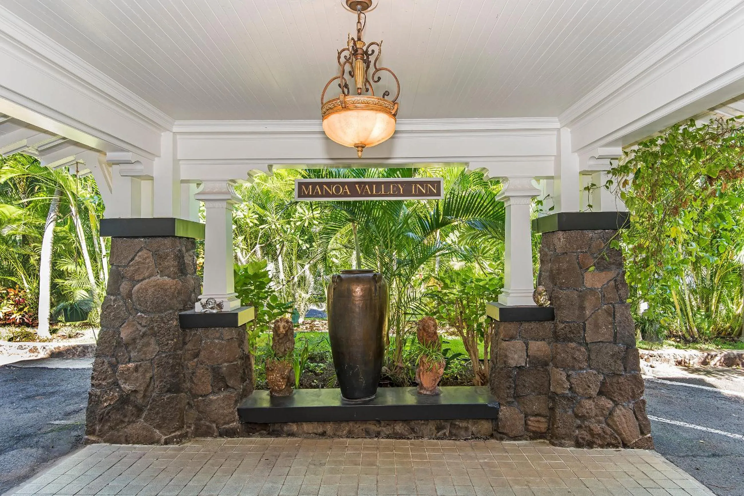 Property building in Manoa Valley Inn