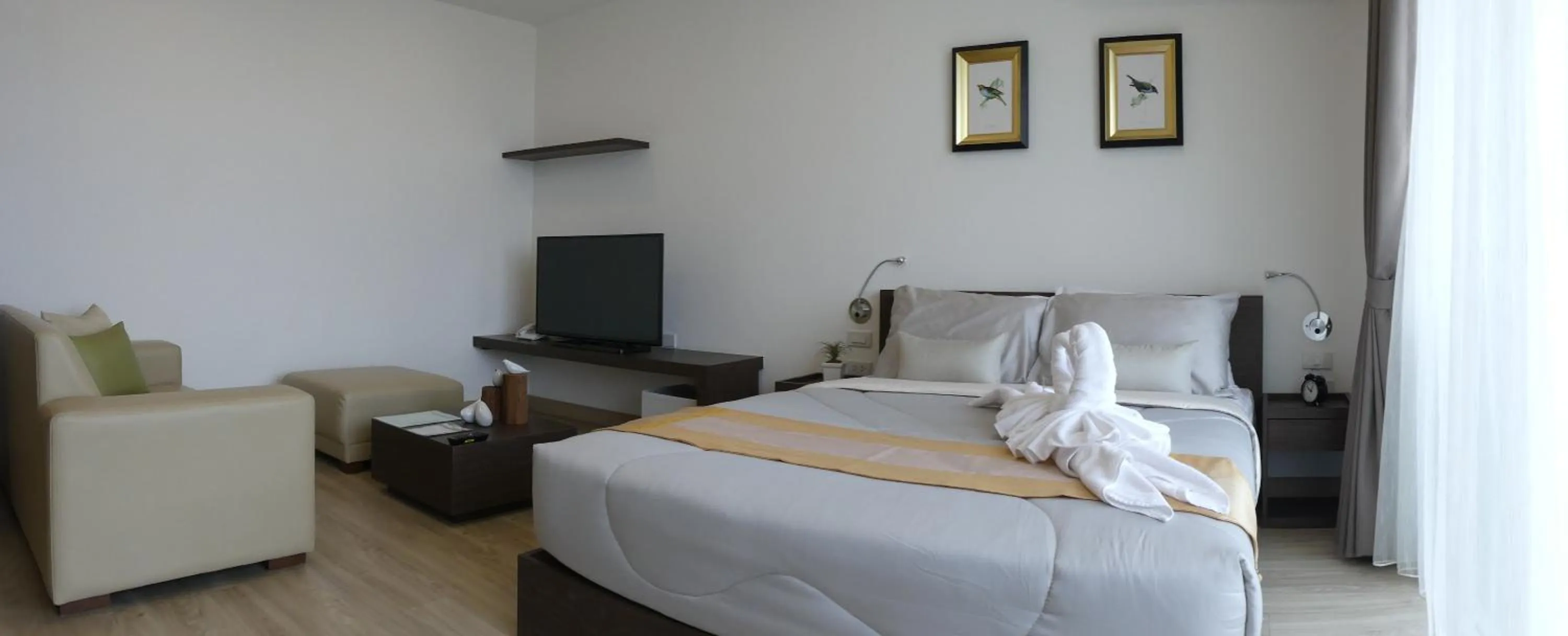 Bedroom, Bed in The Garden 304