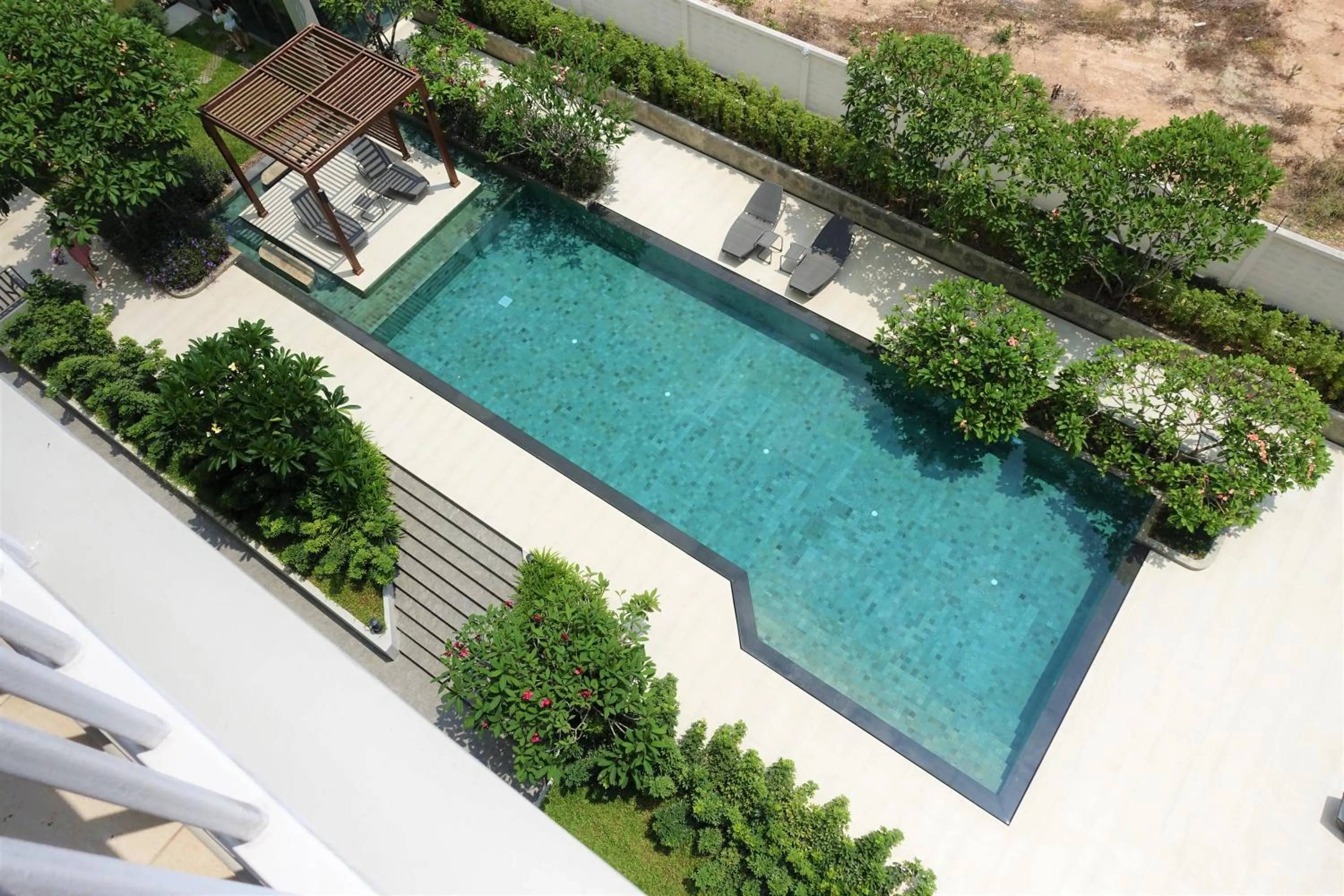Swimming pool in The Garden 304