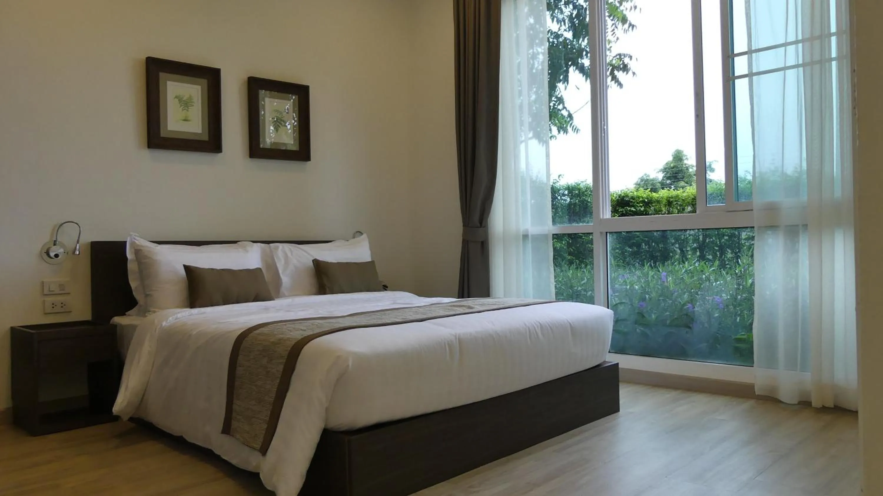 Bedroom, Bed in The Garden 304