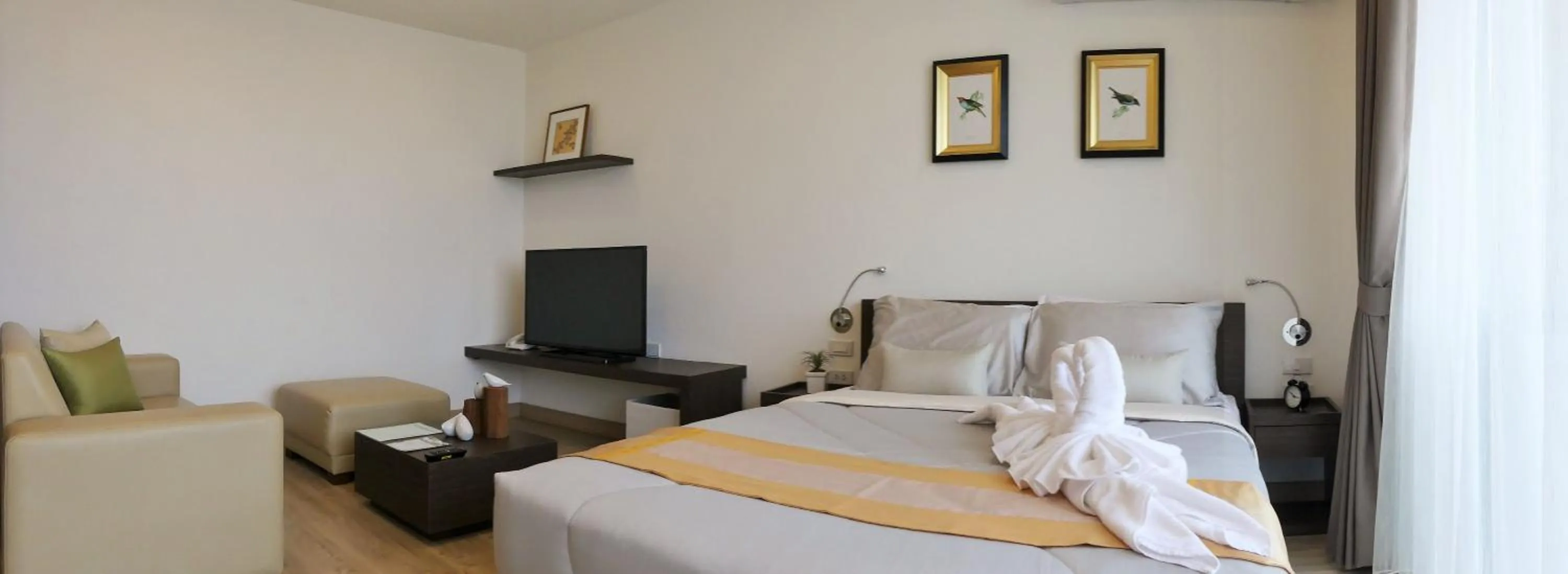 Photo of the whole room, Bed in The Garden 304