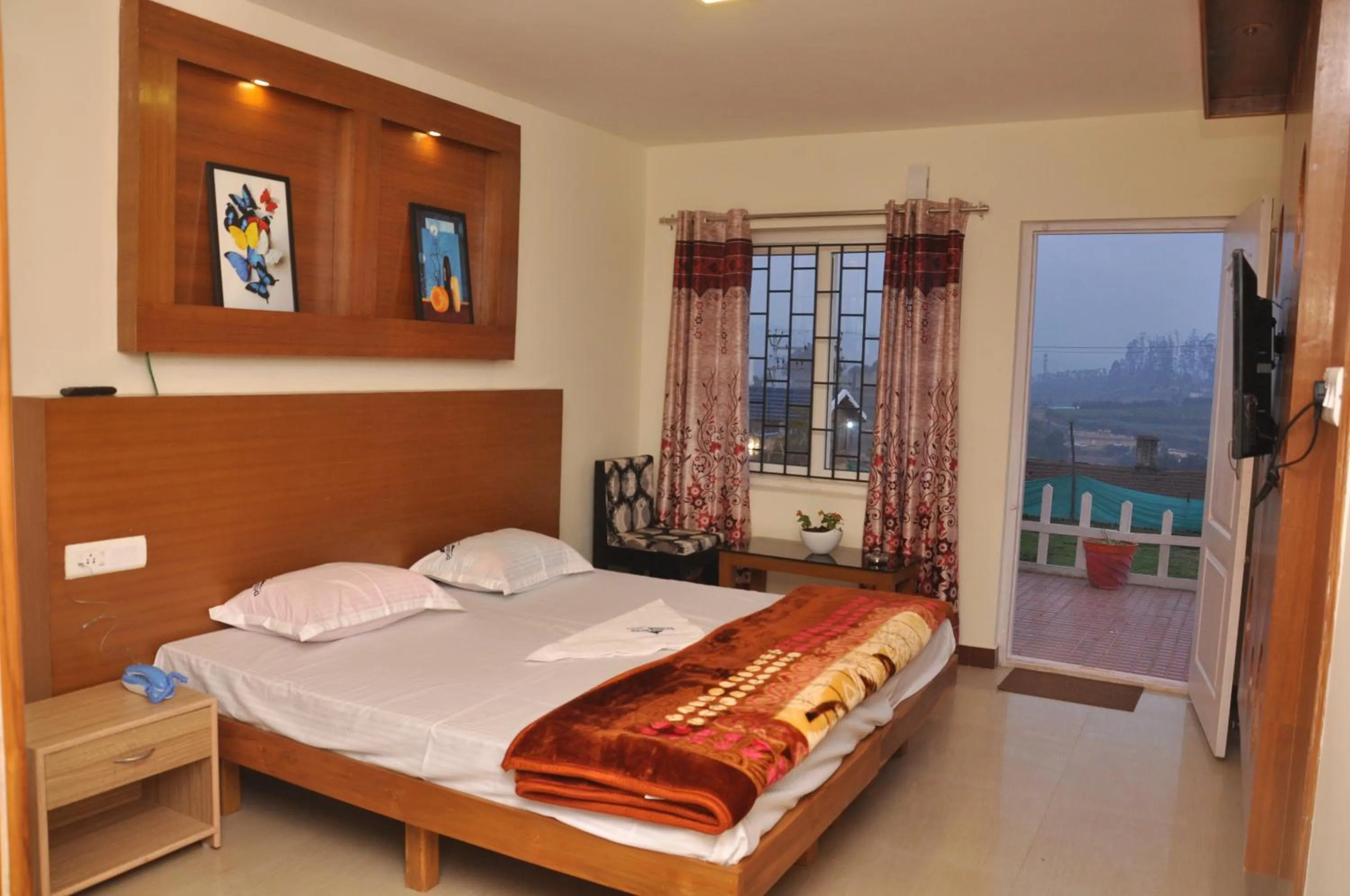 Photo of the whole room, Bed in Drizzle Drop Inn