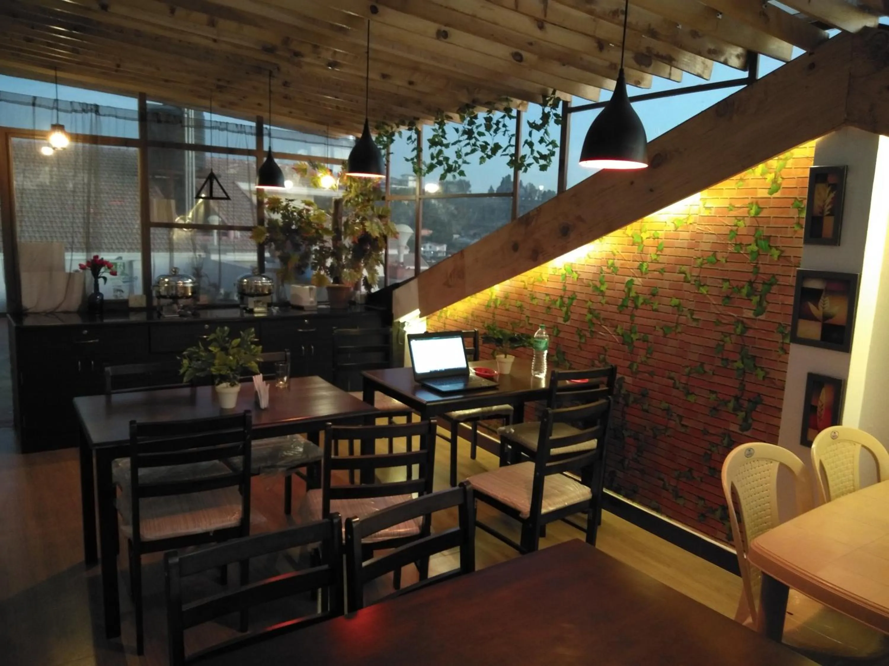 Breakfast in Drizzle Drop Inn