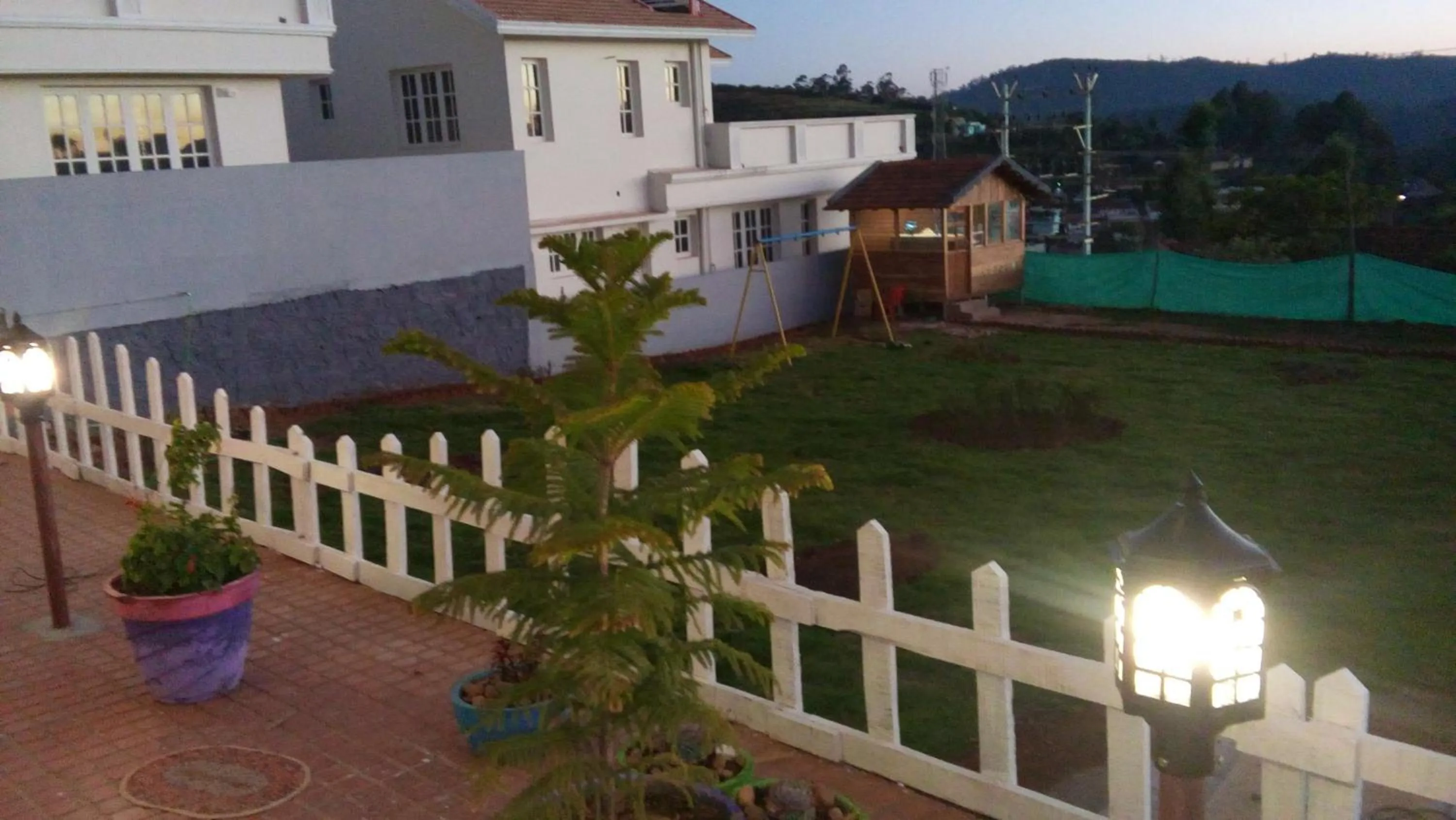 Garden in Drizzle Drop Inn