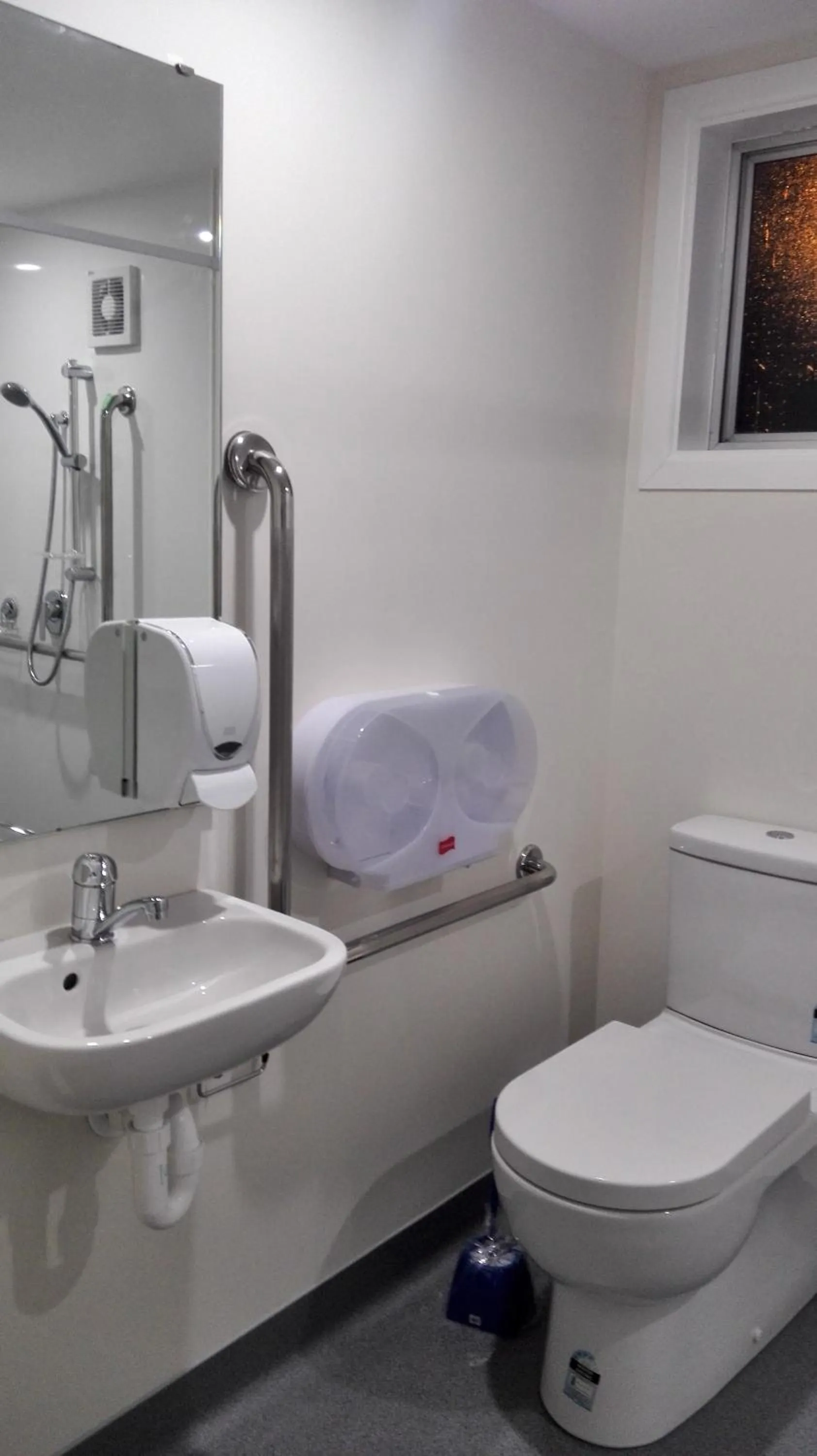 Toilet in Oxford Queenette Backpackers