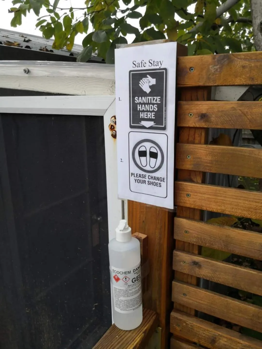 Logo/Certificate/Sign in Oxford Queenette Backpackers