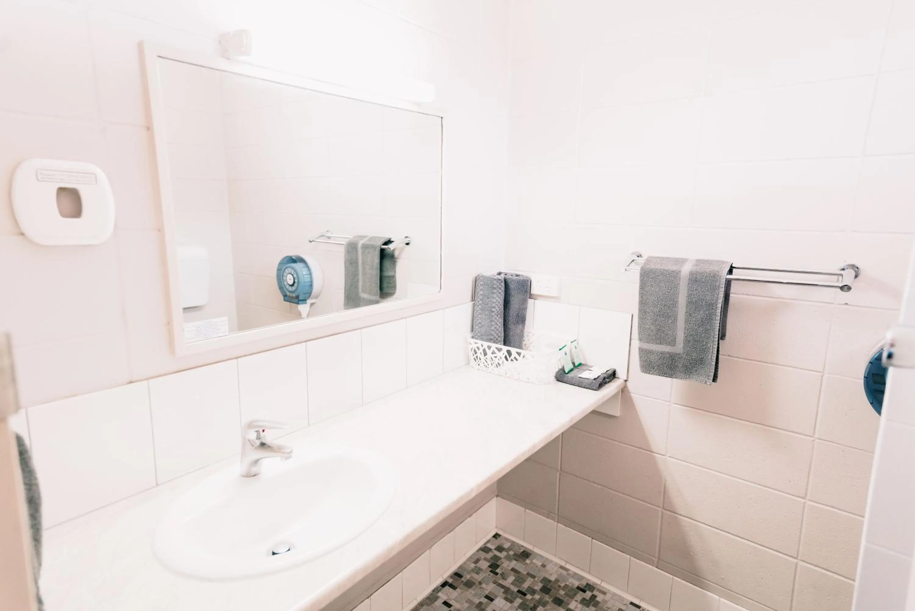 Bathroom in Motel Poinsettia