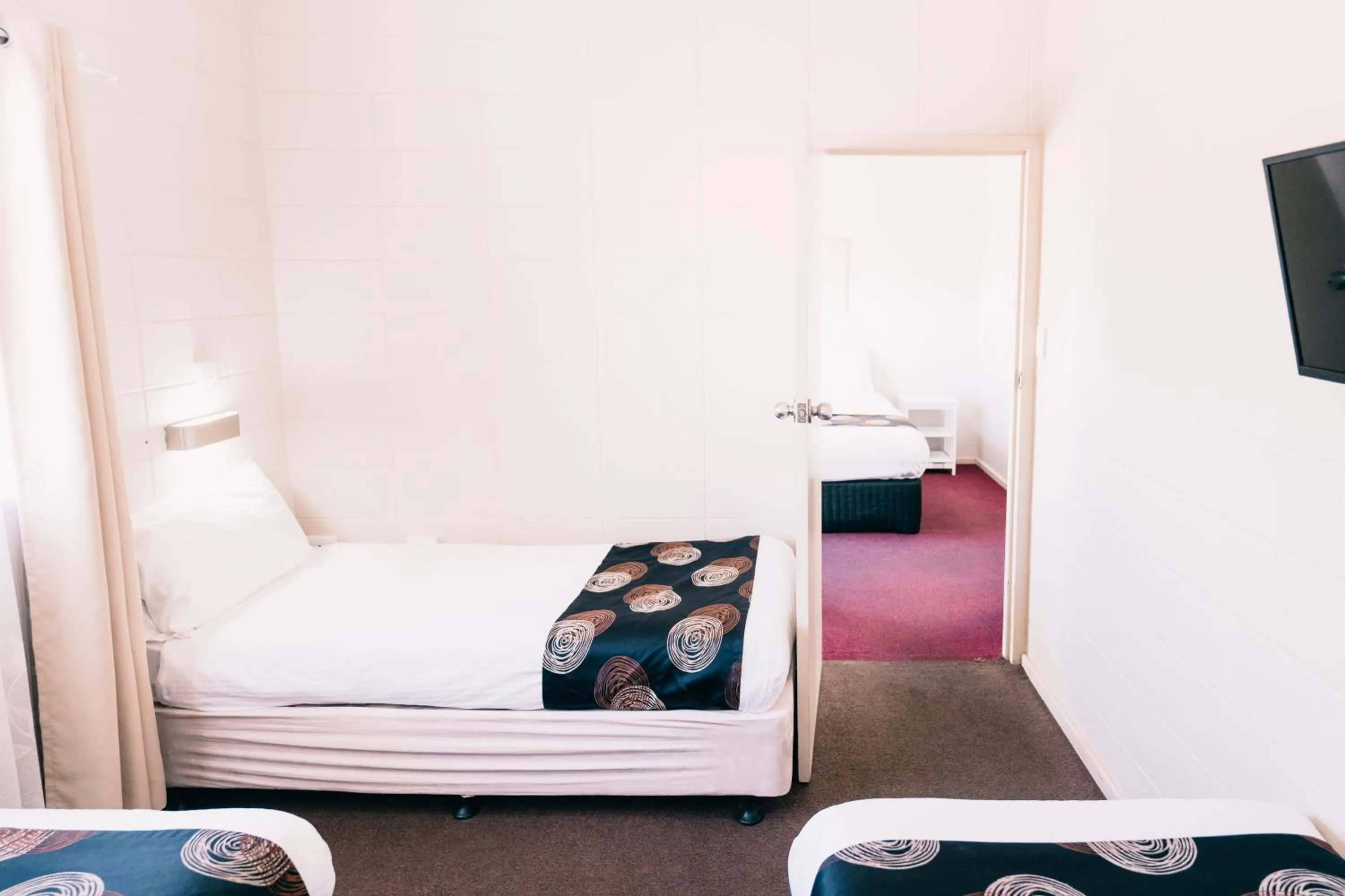 Bed in Motel Poinsettia