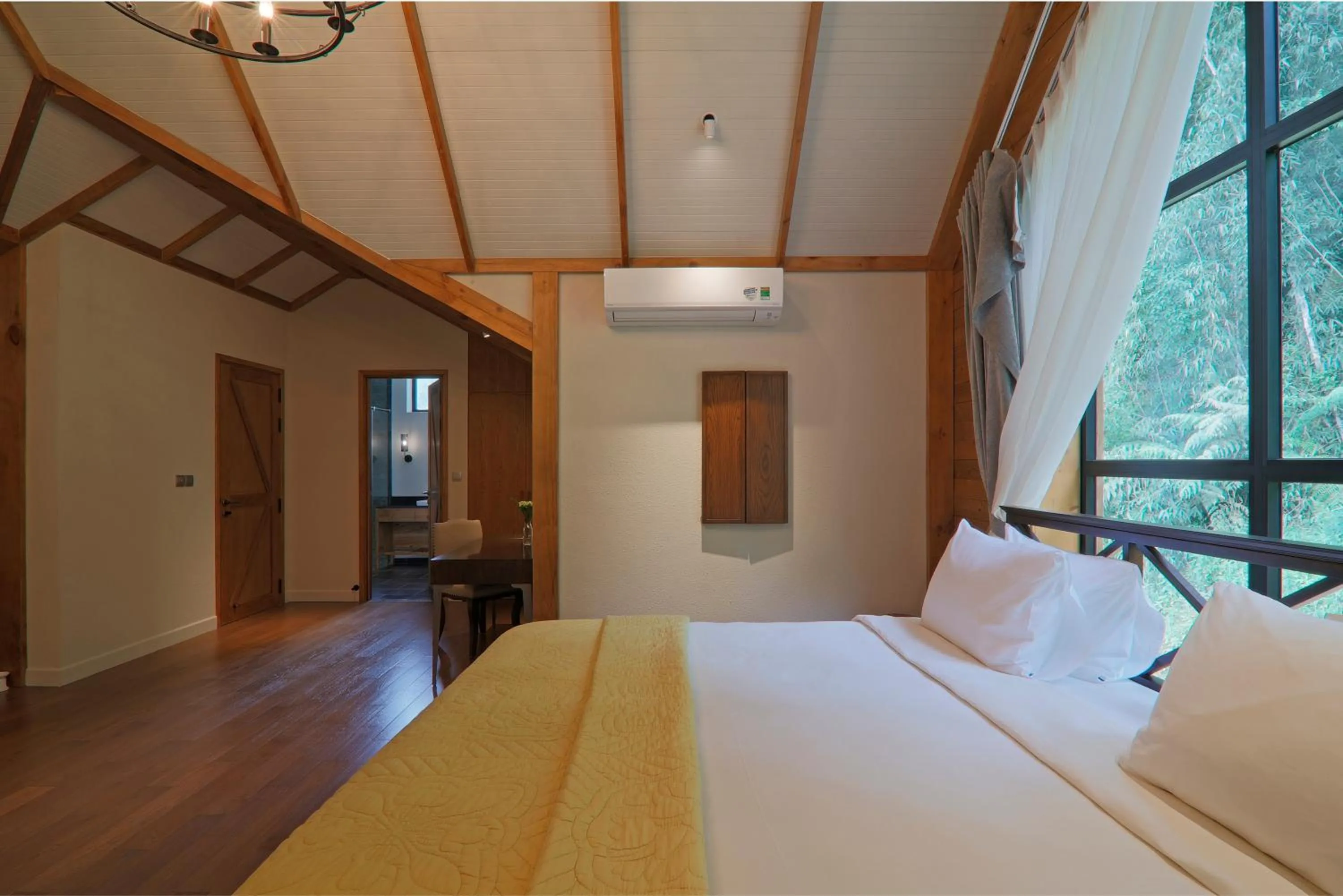 Bed in LAAN Retreat-DaLat