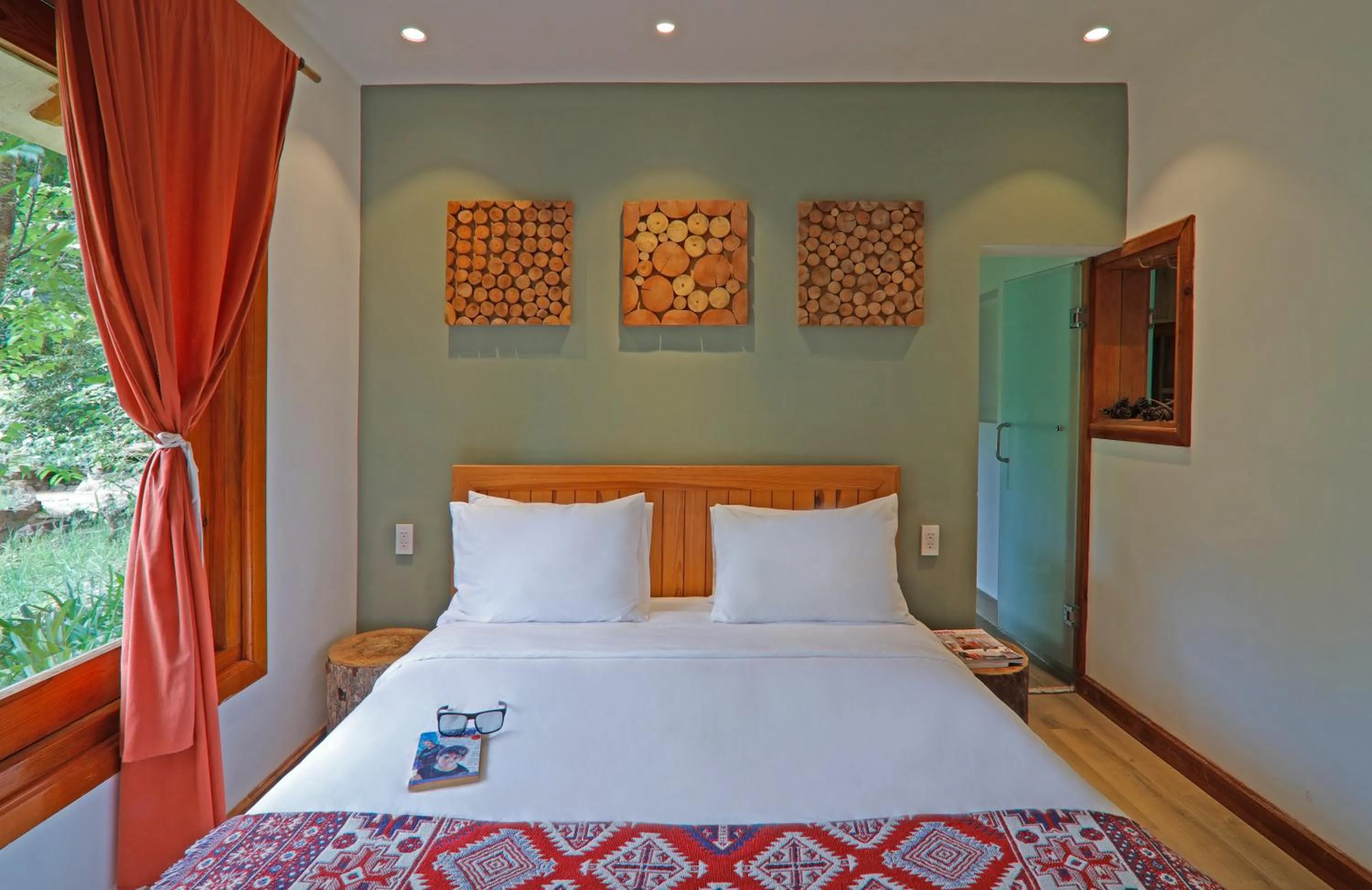 Bed in LAAN Retreat-DaLat