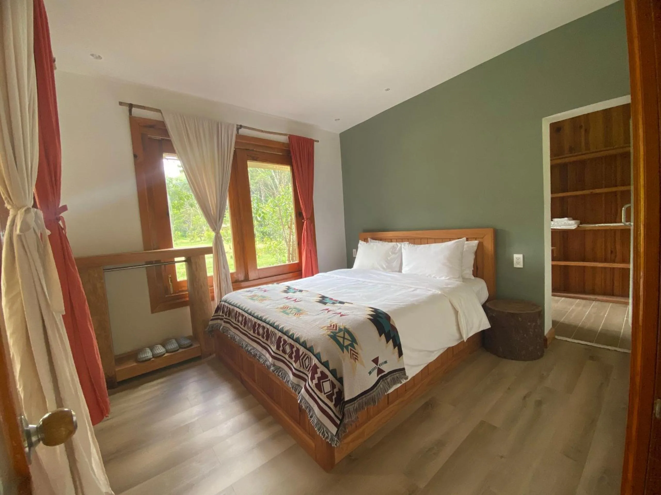 Bed in LAAN Retreat-DaLat