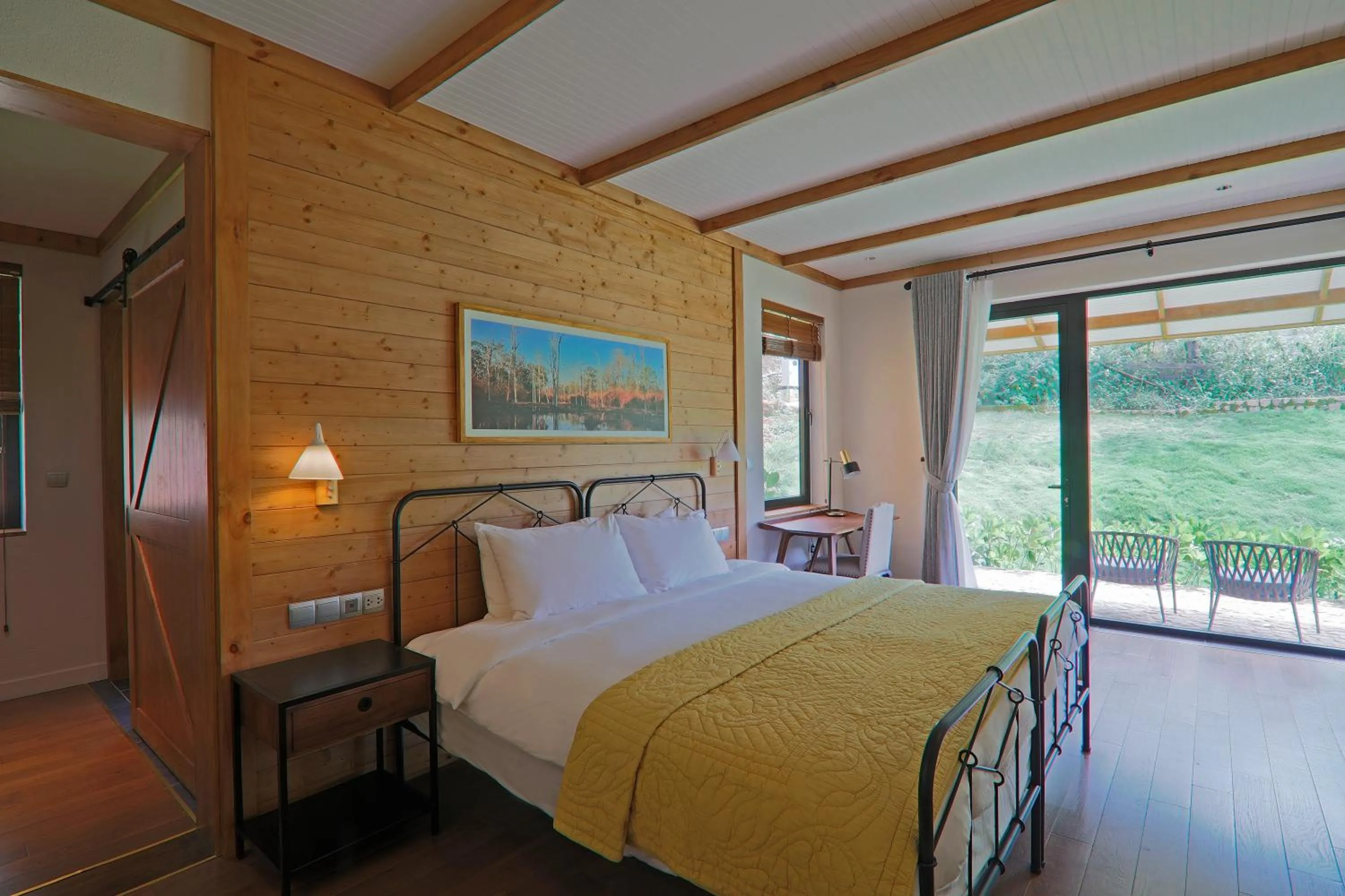Bed in LAAN Retreat-DaLat