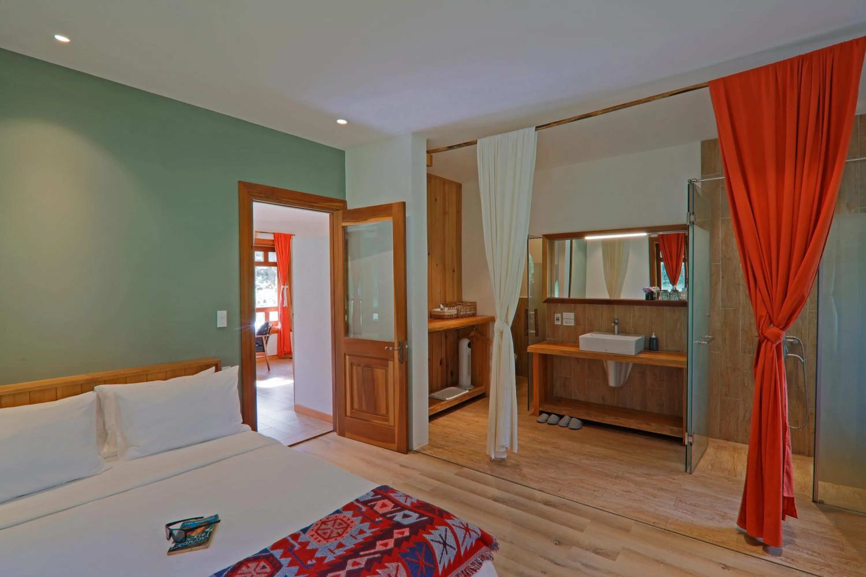 Bed in LAAN Retreat-DaLat