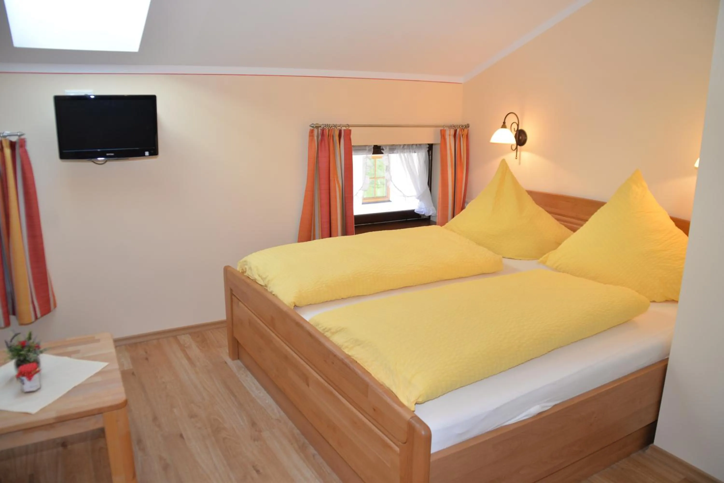 Double Room with Lake View - single occupancy in Cafe Wastelbauerhof - Urlaub auf dem Bauernhof