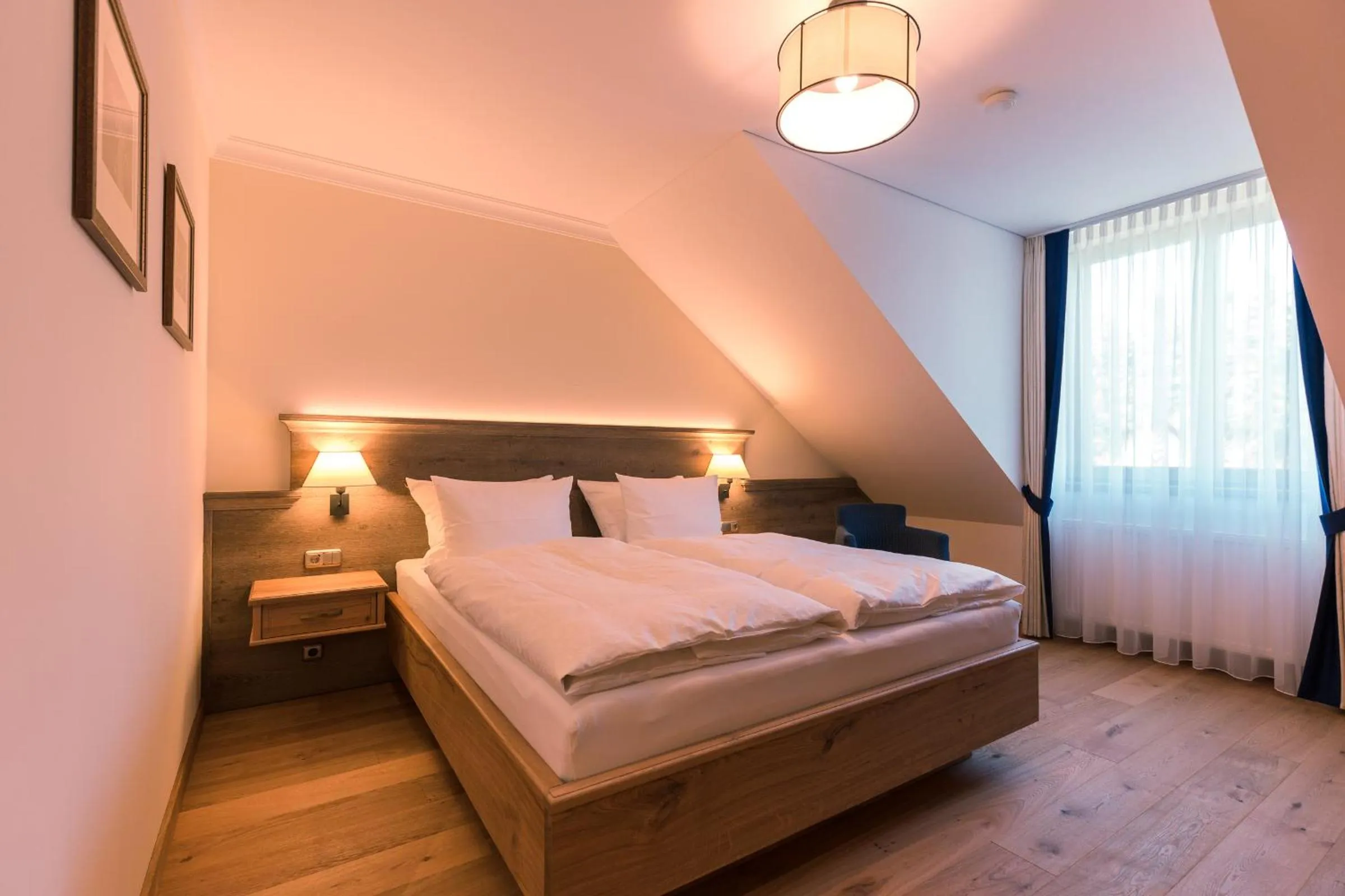 Bedroom, Bed in Hotel & Gaststätte zum Erdinger Weißbräu