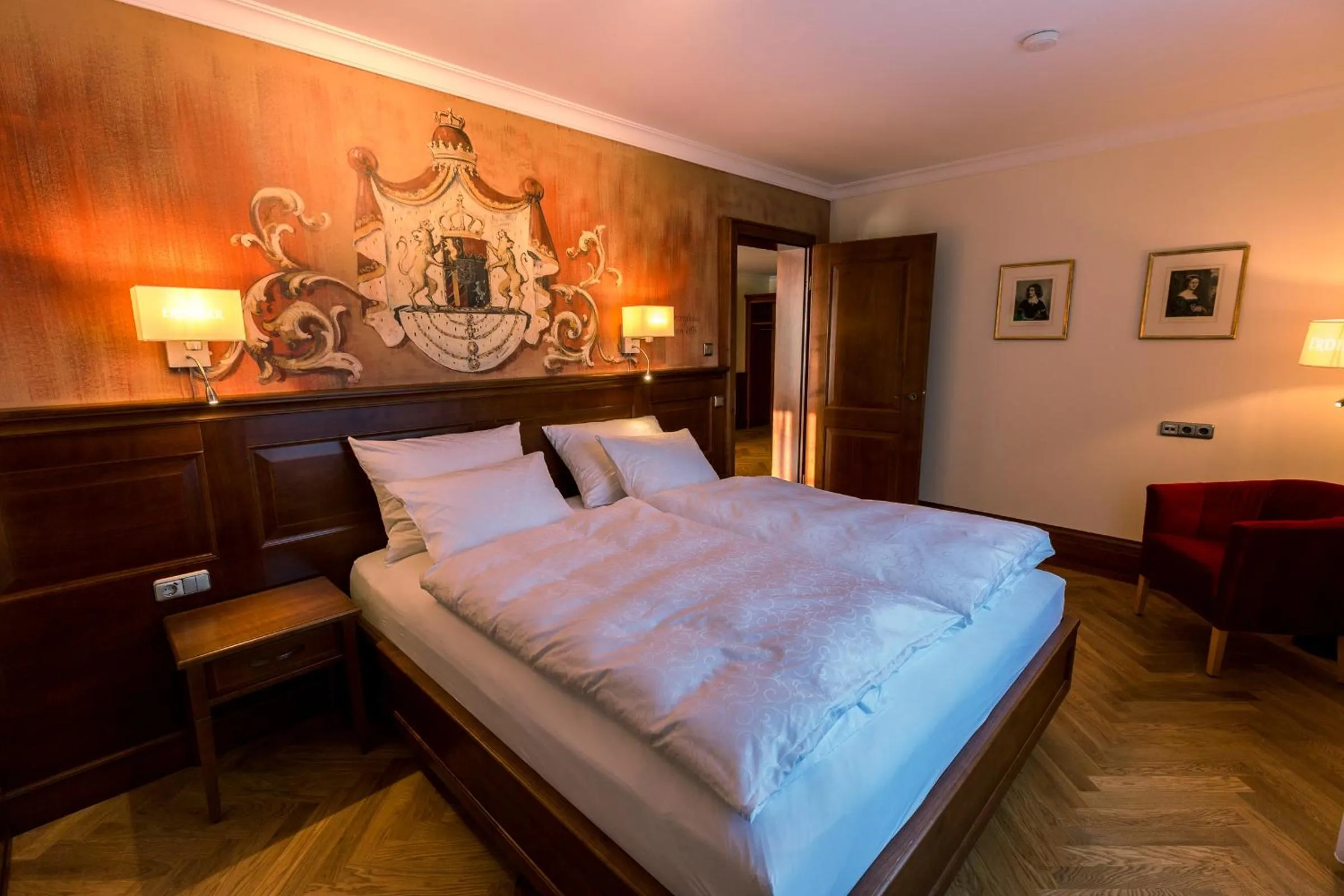 Bedroom, Bed in Hotel & Gaststätte zum Erdinger Weißbräu