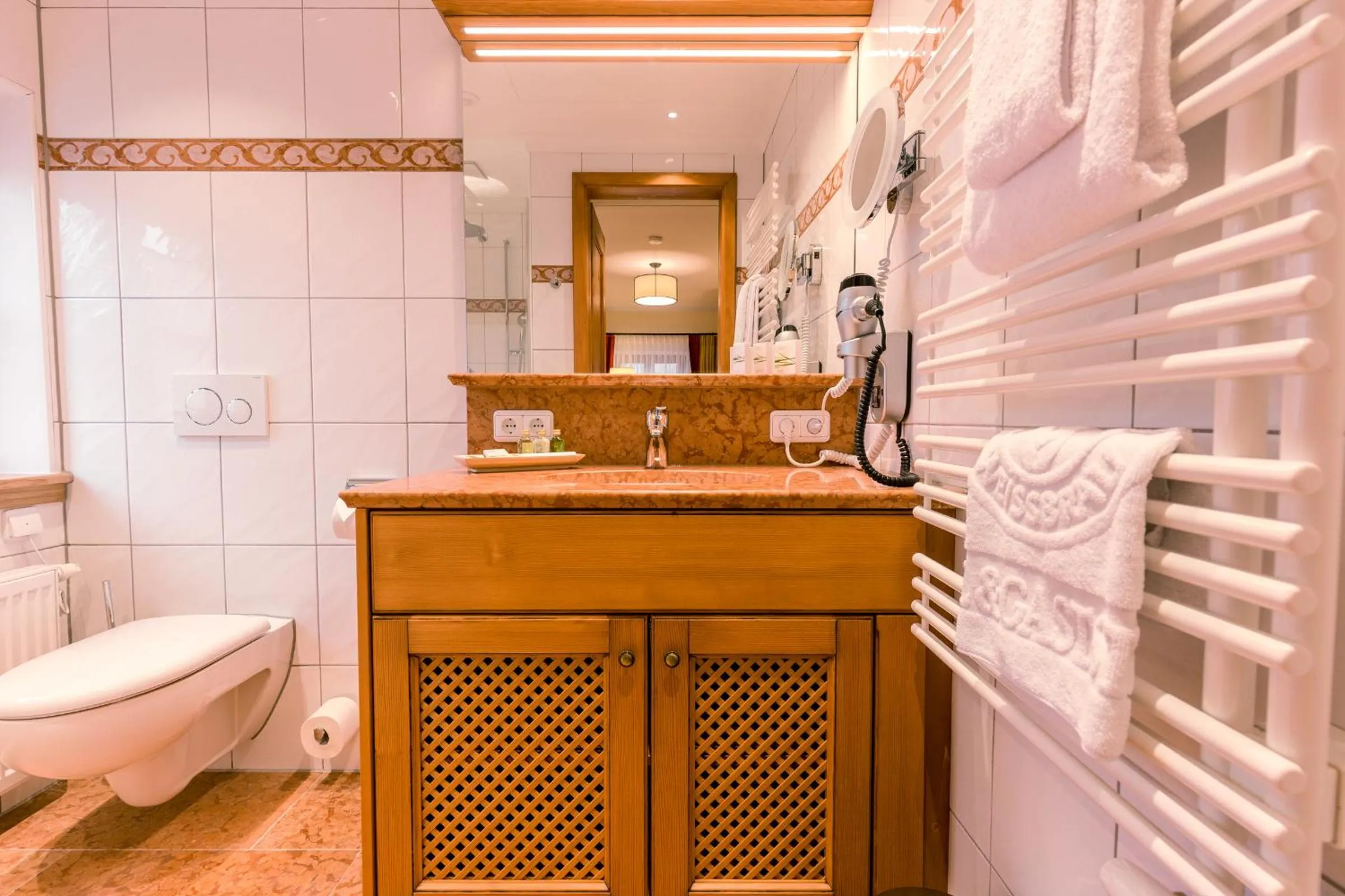 Hotel & Gaststätte zum Erdinger Weißbräu