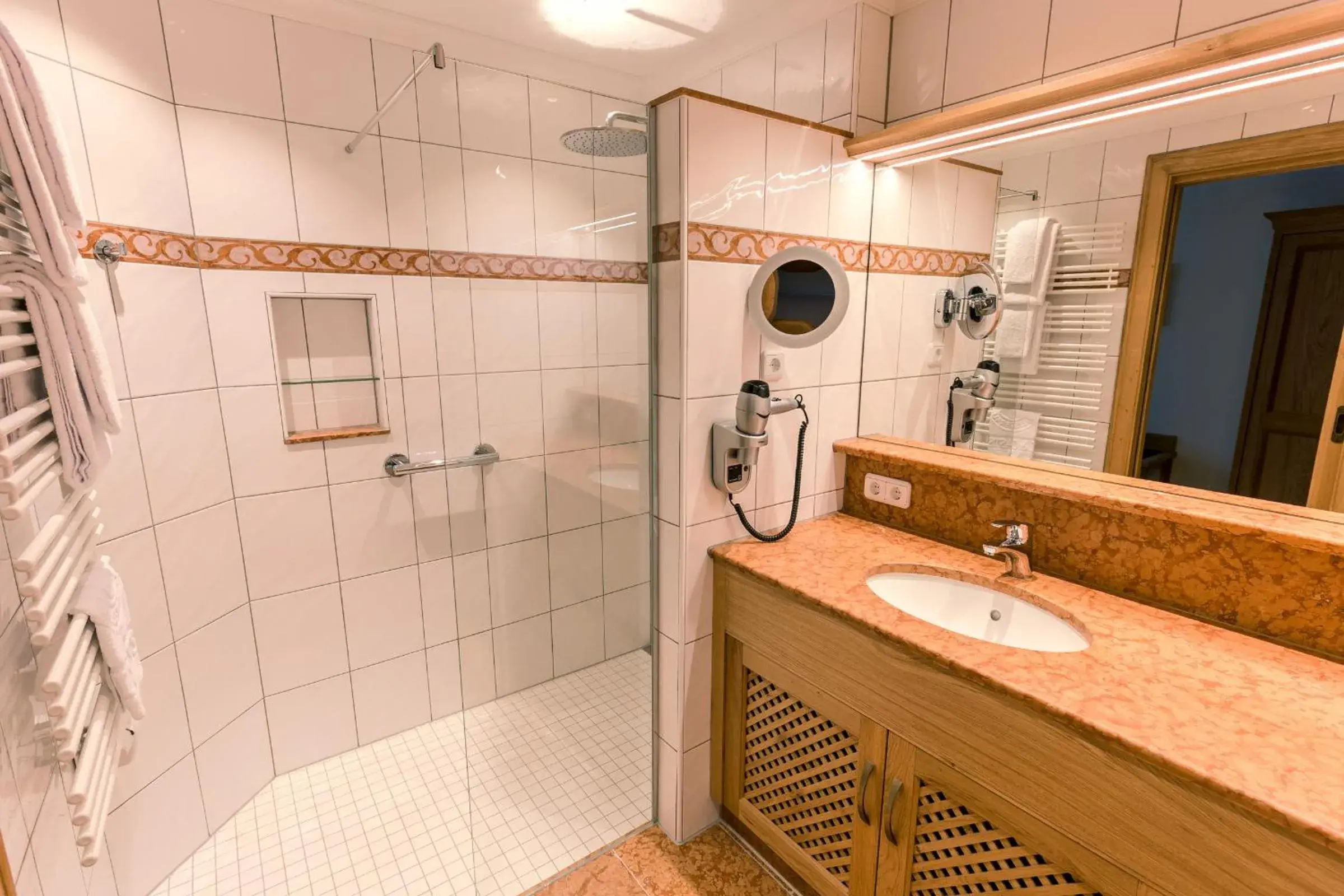 Double Room in Hotel & Gaststätte zum Erdinger Weißbräu Double Room in Hotel & Gaststätte zum Erdinger Weißbräu