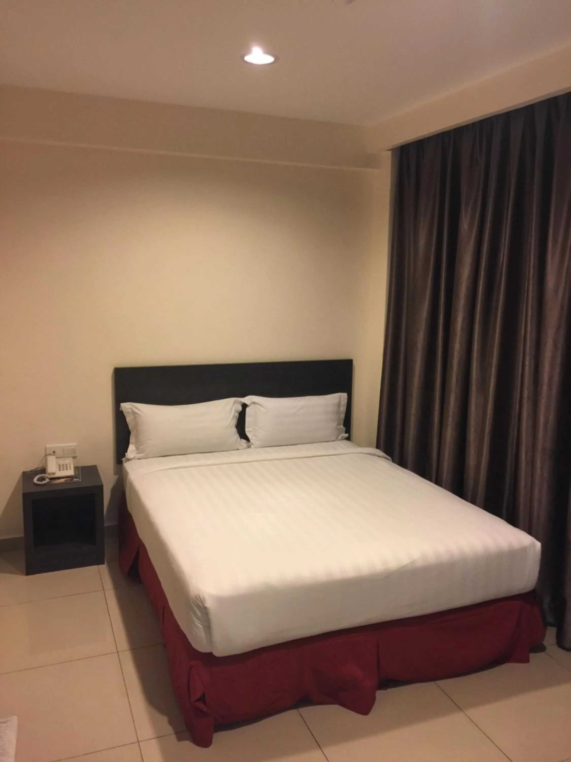 Deluxe Queen Room in Premierz Hotel