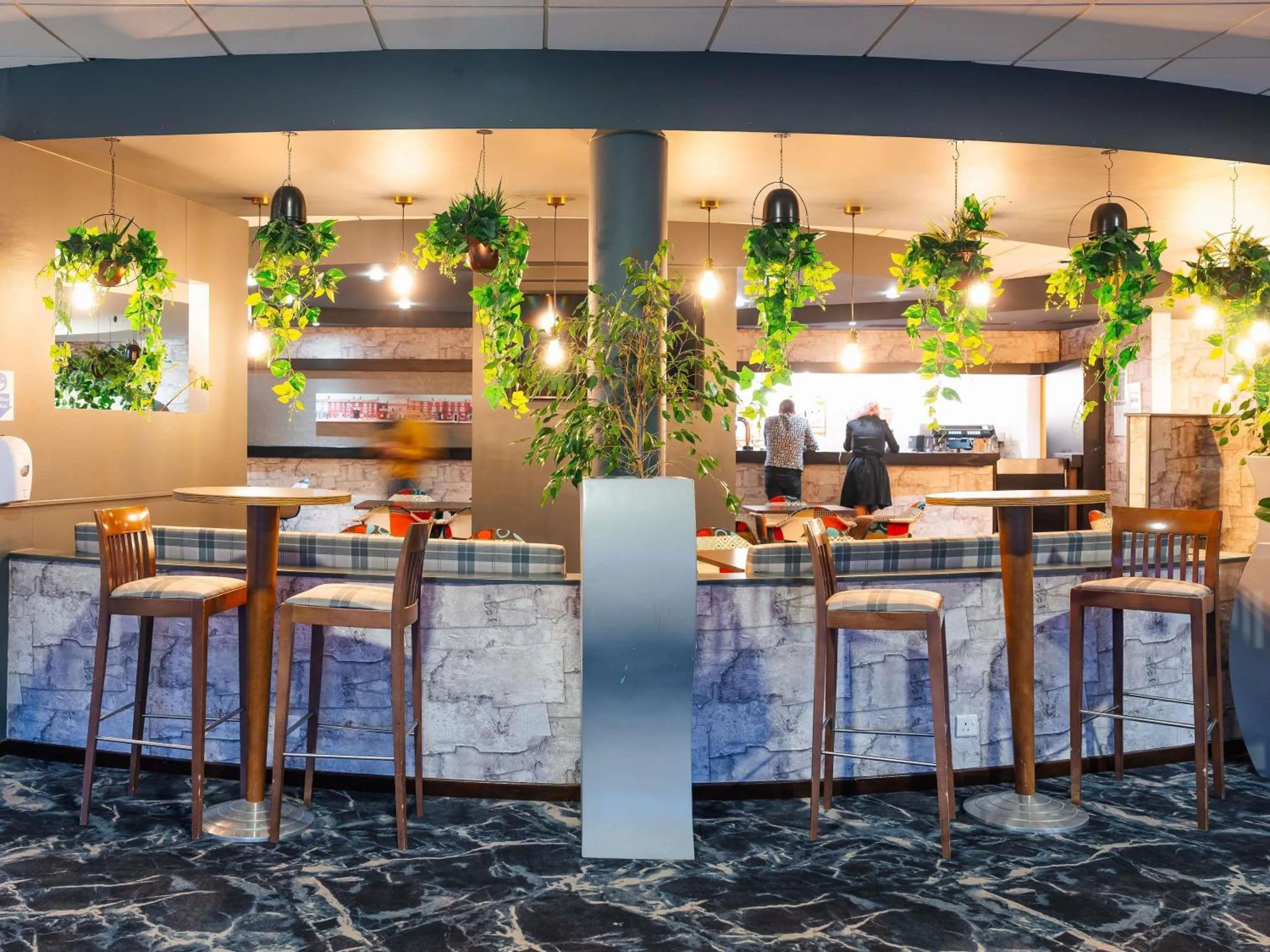 Lounge or bar in Novotel Milton Keynes