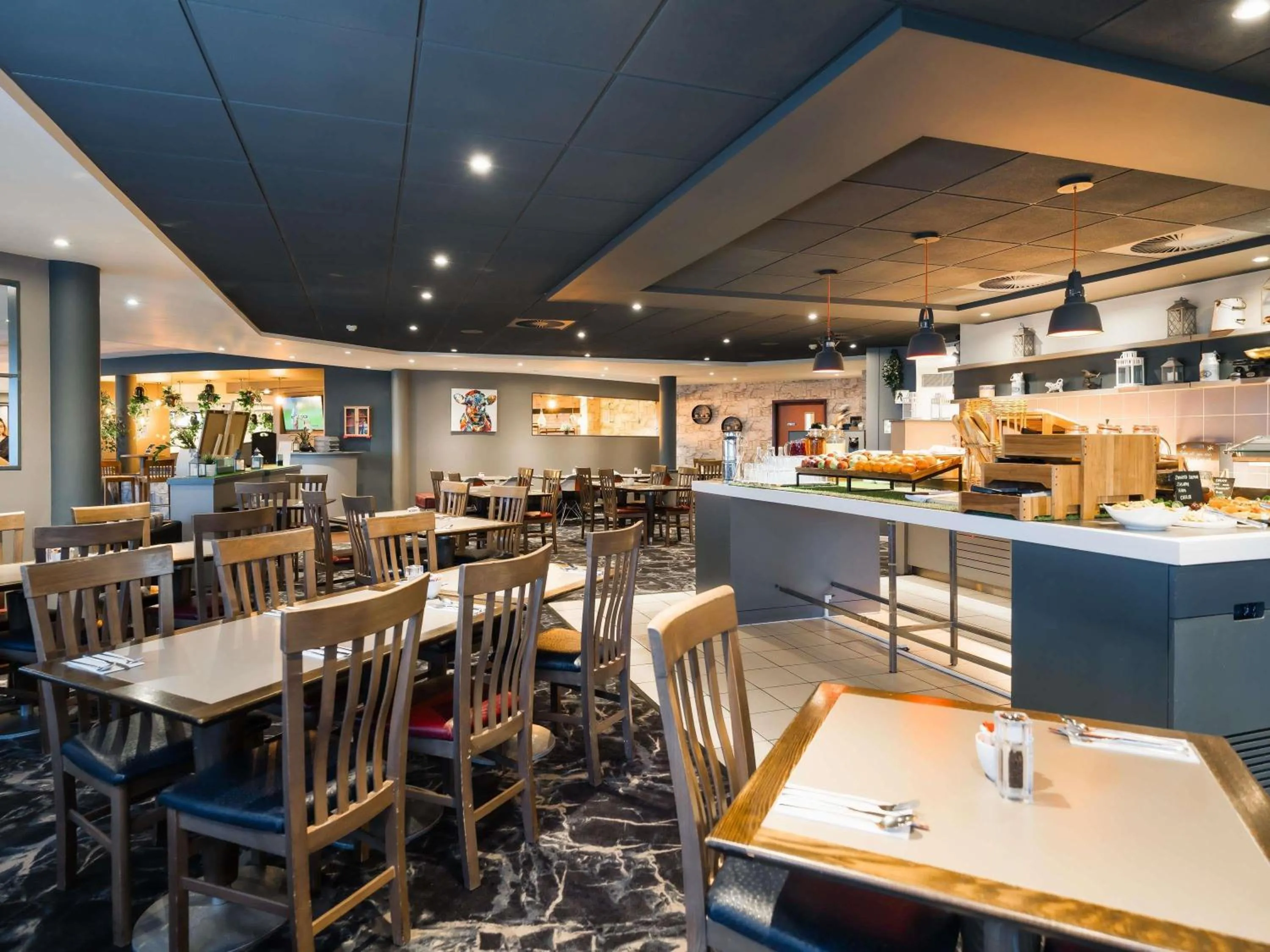Restaurant/places to eat in Novotel Milton Keynes