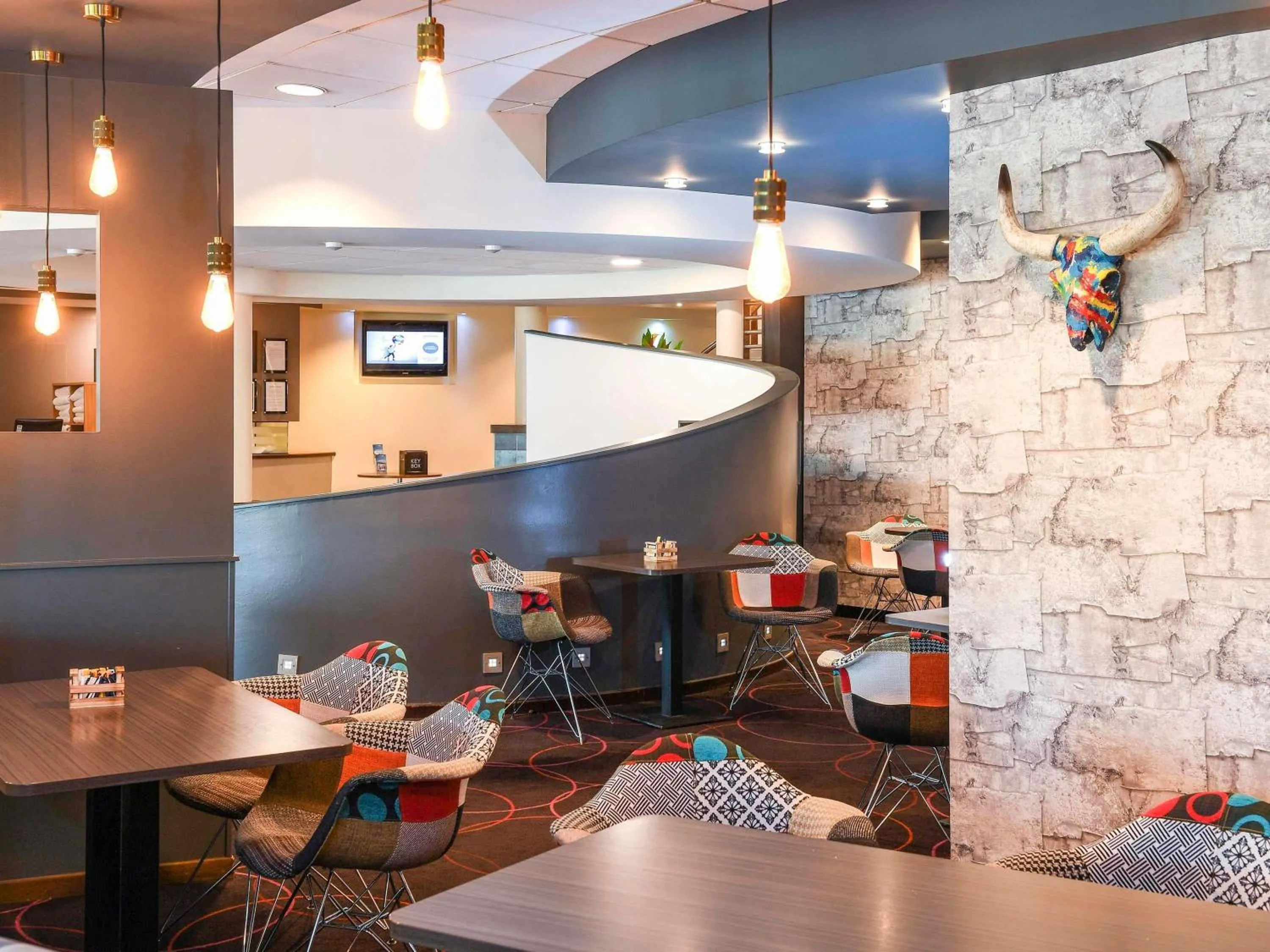 Lounge or bar in Novotel Milton Keynes