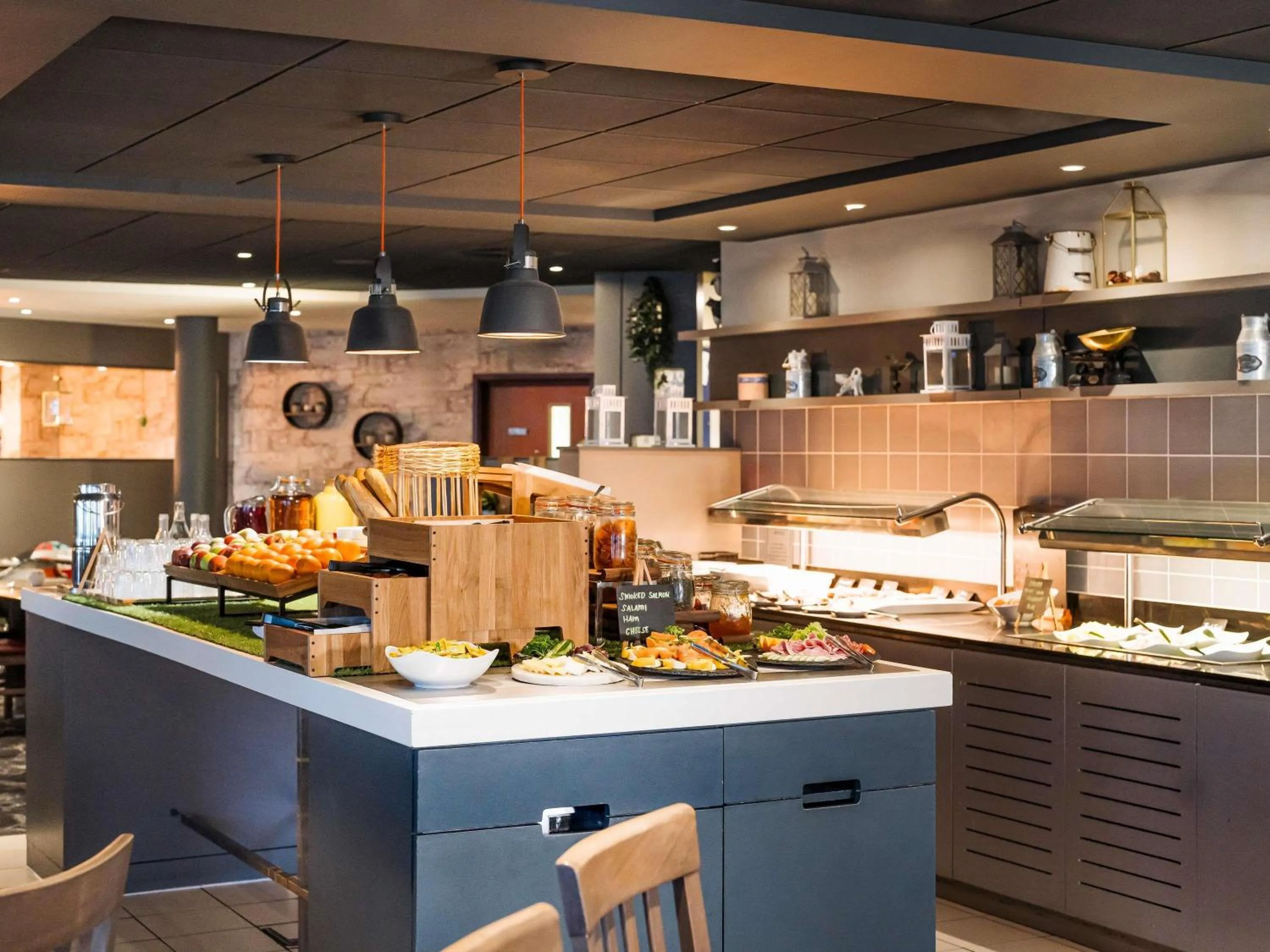 Restaurant/places to eat in Novotel Milton Keynes