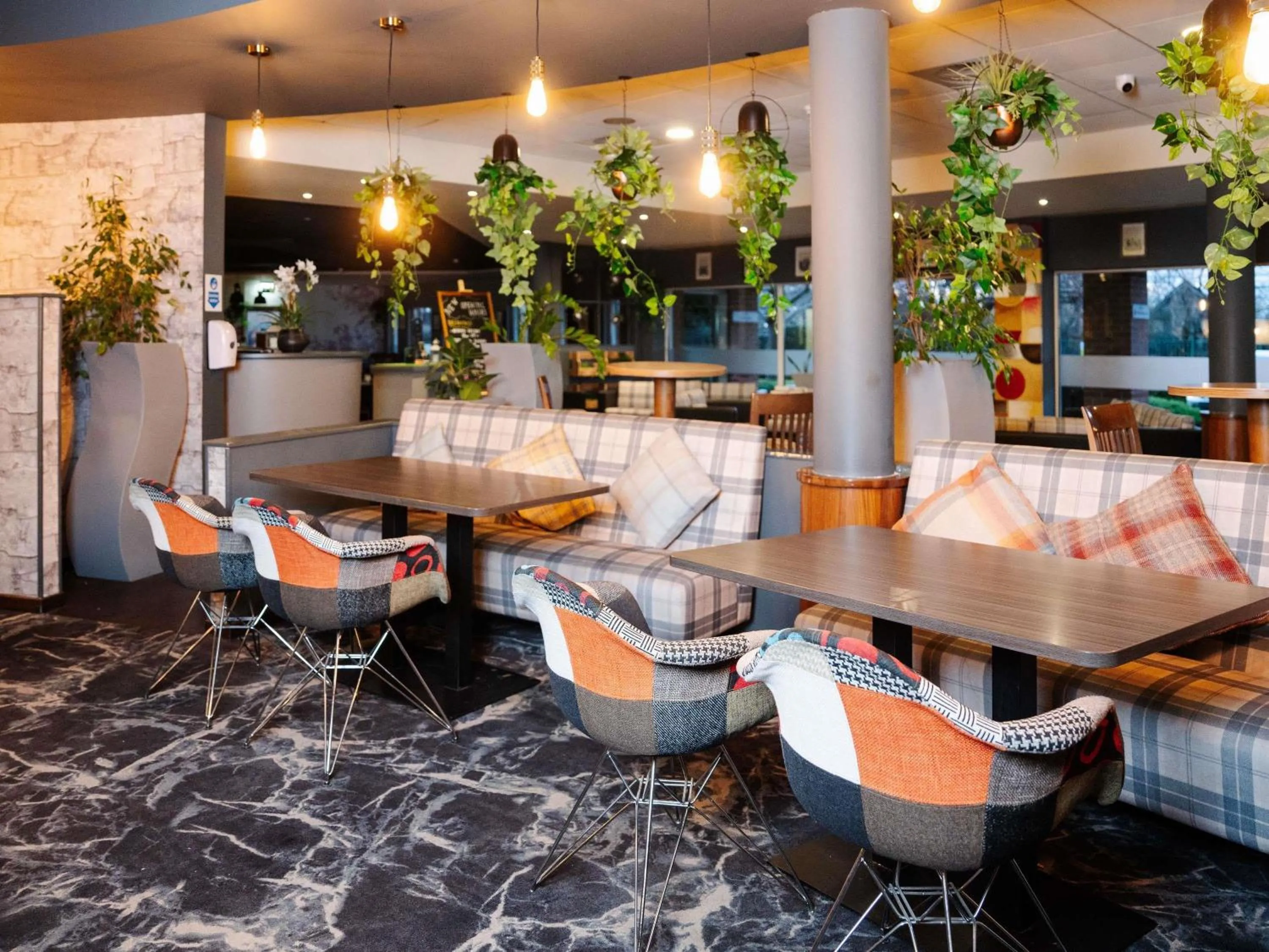 Lounge or bar in Novotel Milton Keynes