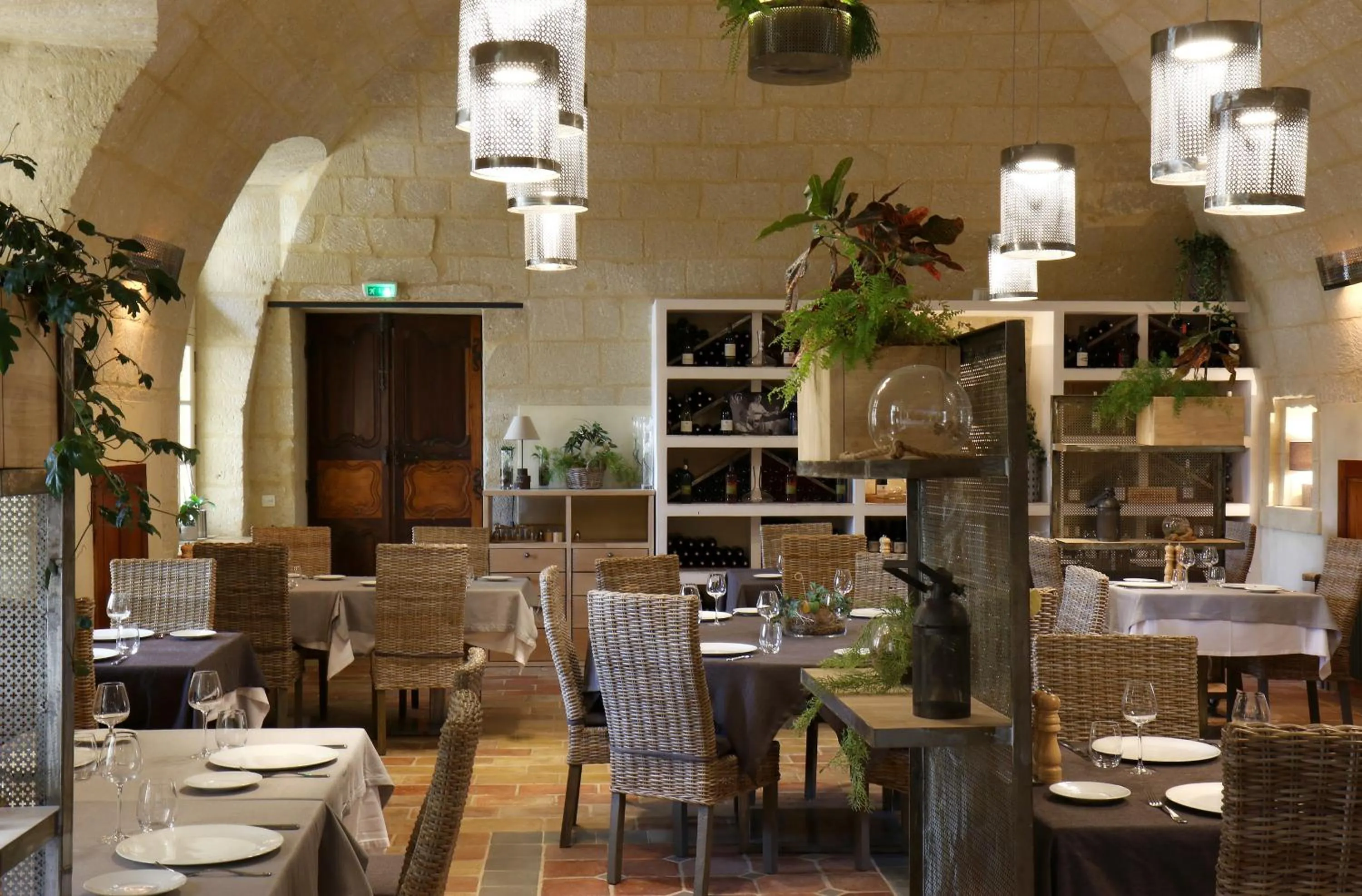 Restaurant/places to eat in Château de Pondres