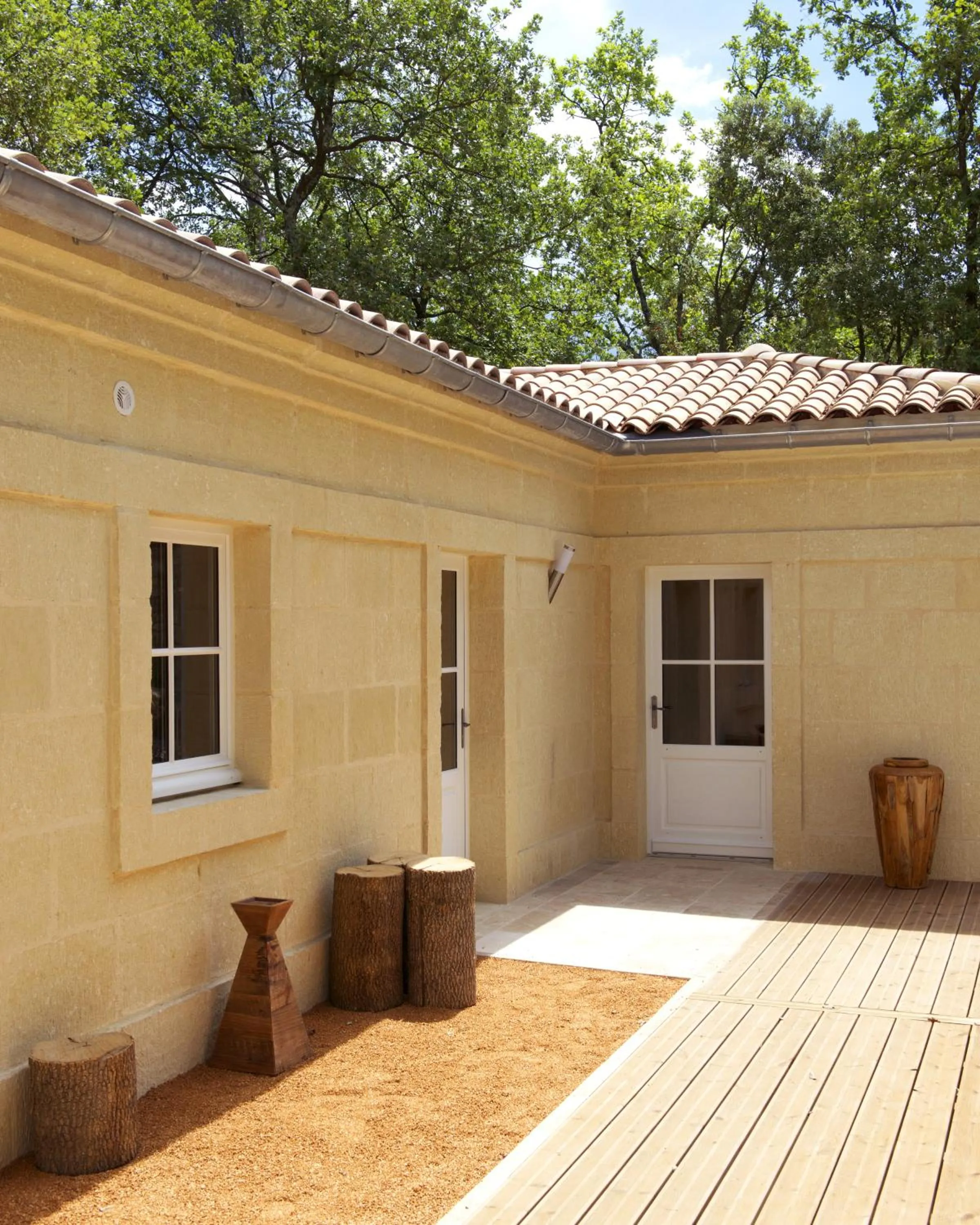 Facade/entrance in Château de Pondres